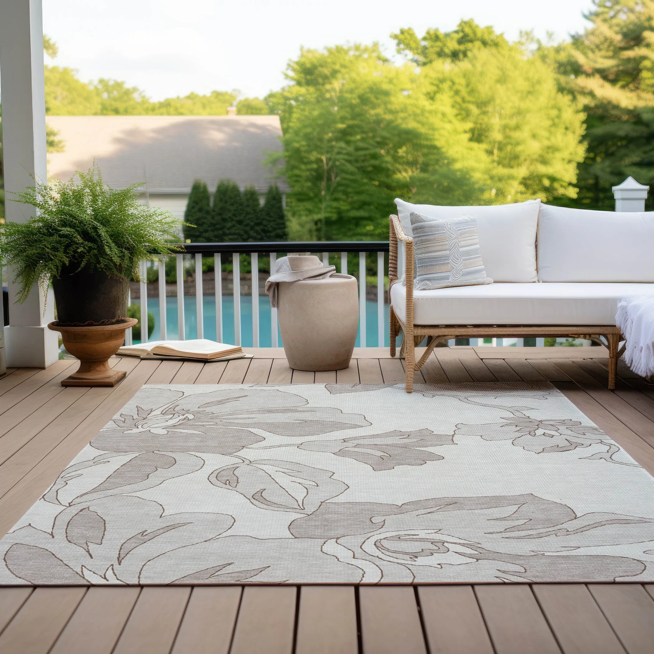 Machine Washable Indoor/ Outdoor Chantille Floral Rug