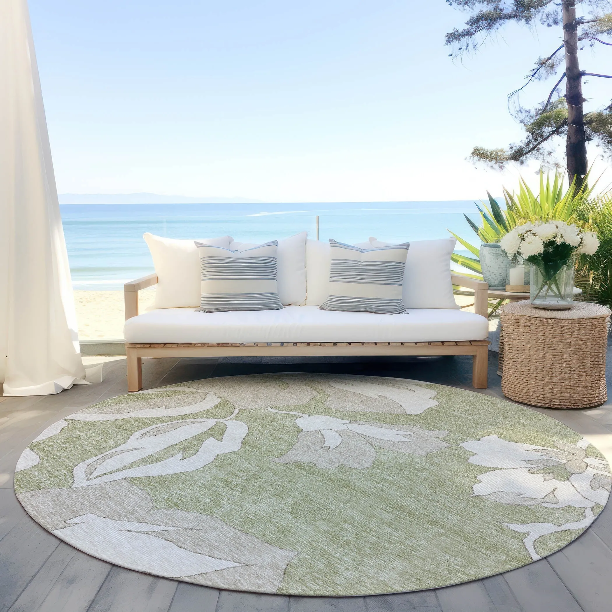 Machine Washable Indoor/ Outdoor Chantille Floral Rug