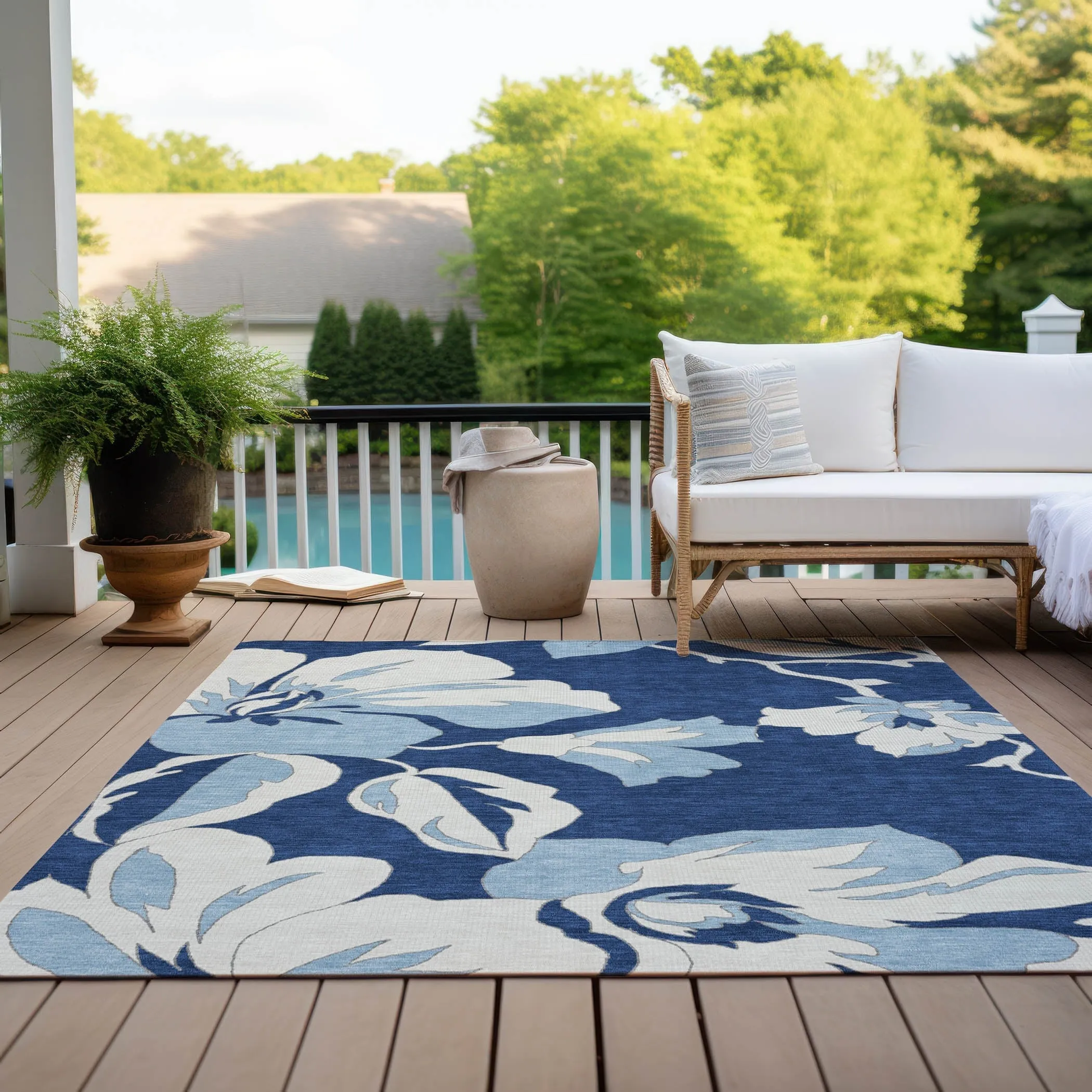 Machine Washable Indoor/ Outdoor Chantille Floral Rug