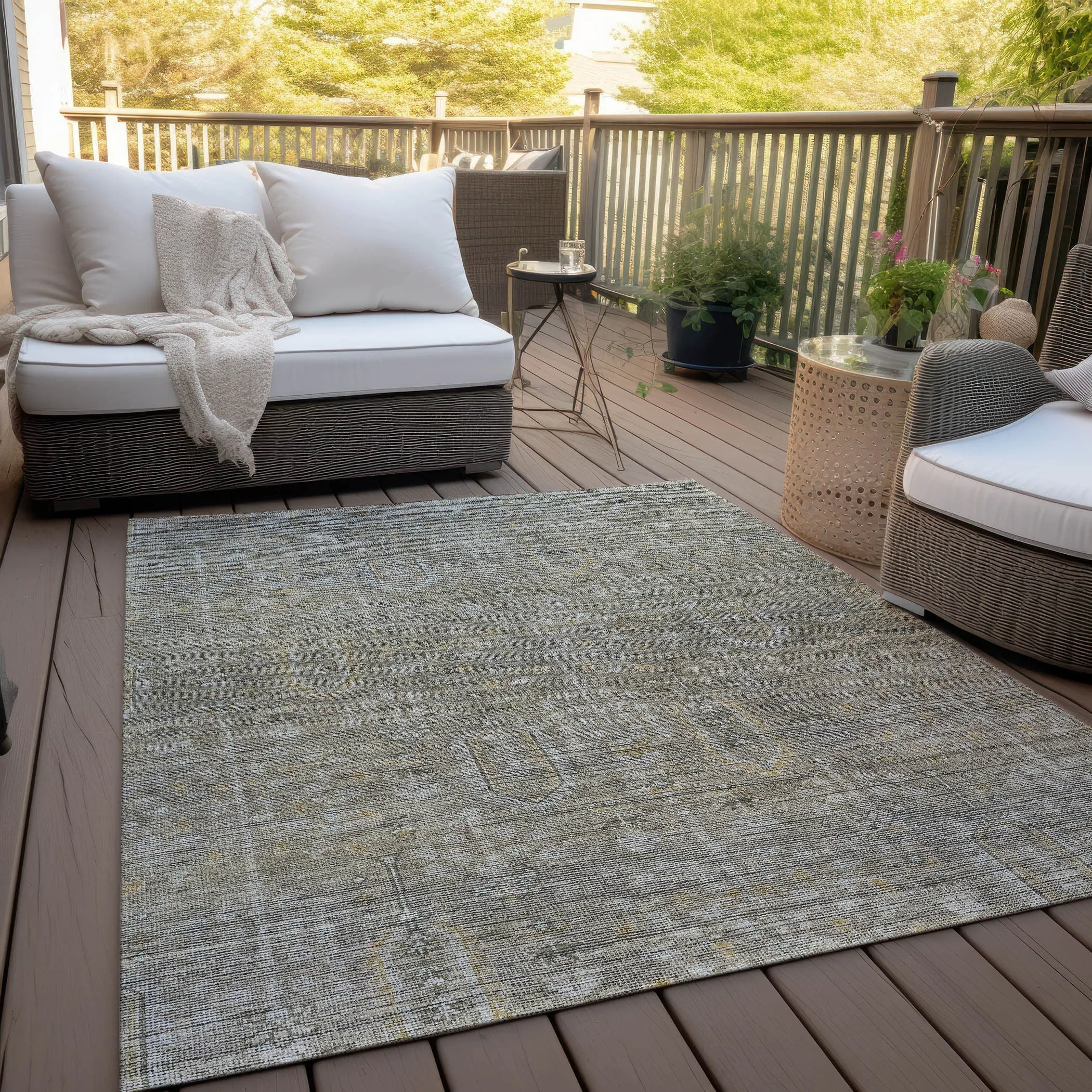 Machine Washable Indoor/ Outdoor Chantille Traditional Distressed Rug
