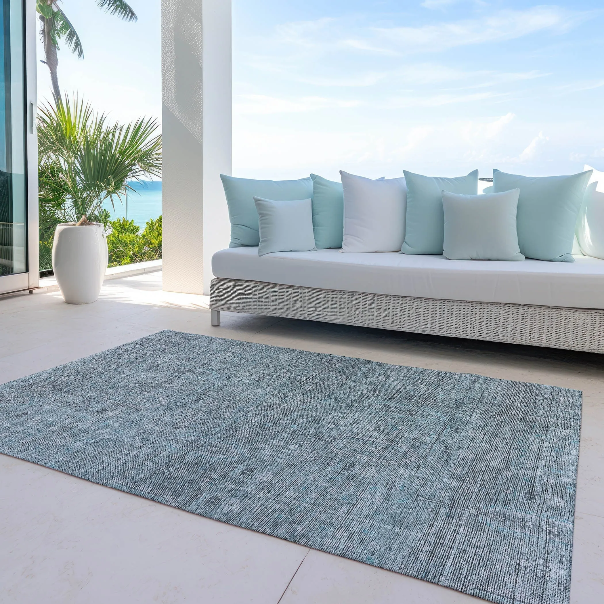 Machine Washable Indoor/ Outdoor Chantille Traditional Distressed Rug