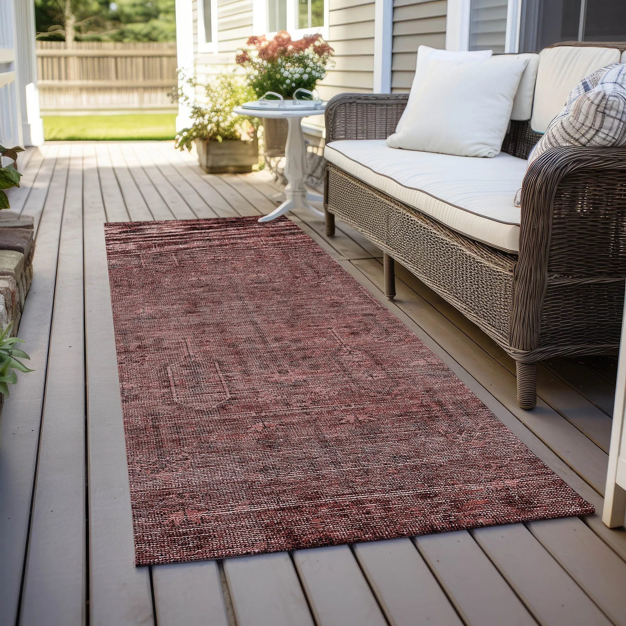 Machine Washable Indoor/ Outdoor Chantille Traditional Distressed Rug