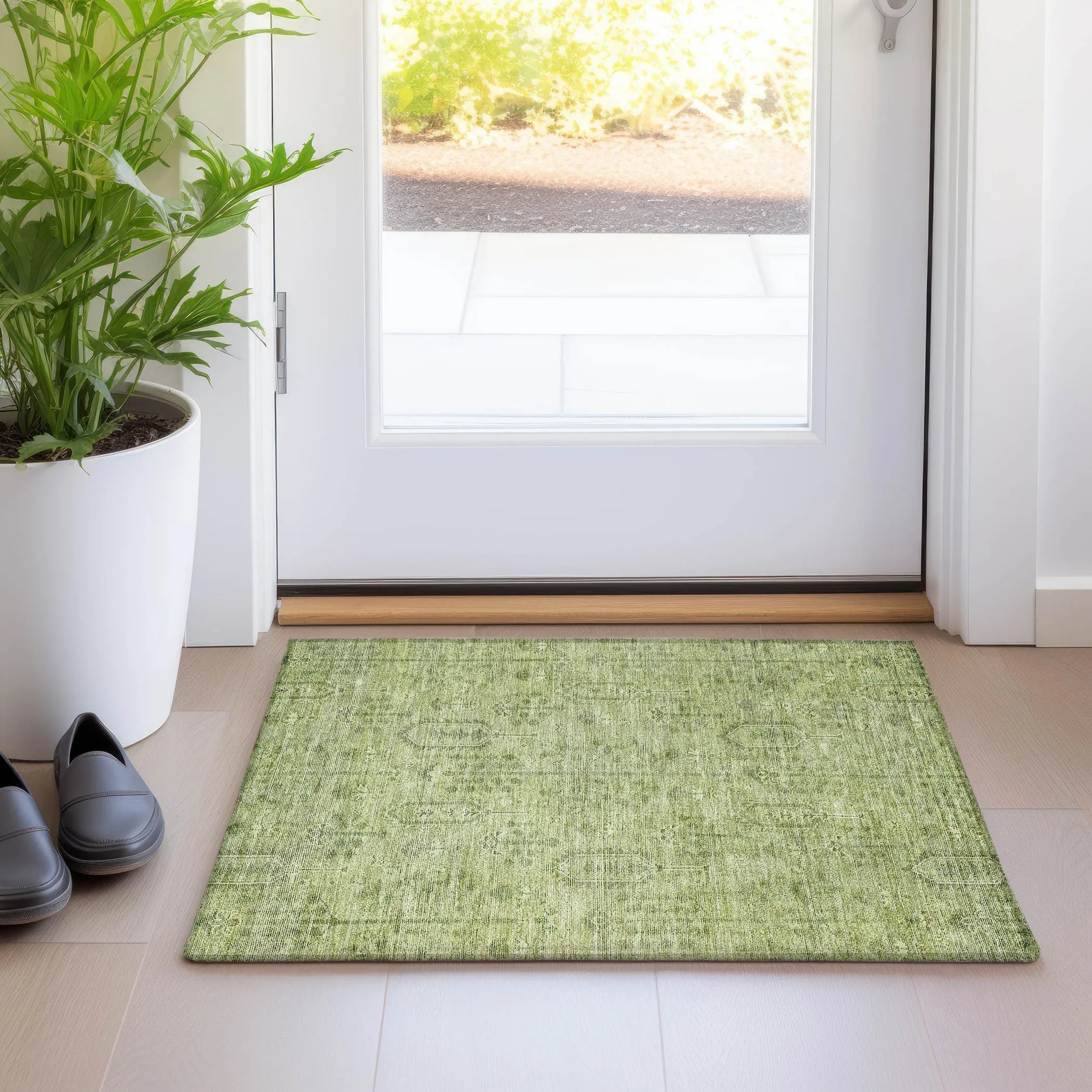 Machine Washable Indoor/ Outdoor Chantille Traditional Distressed Rug