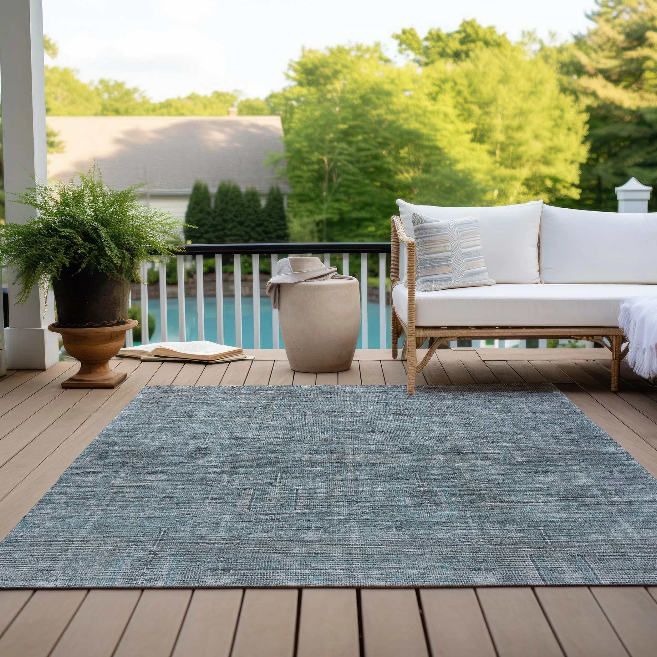 Machine Washable Indoor/ Outdoor Chantille Traditional Distressed Rug