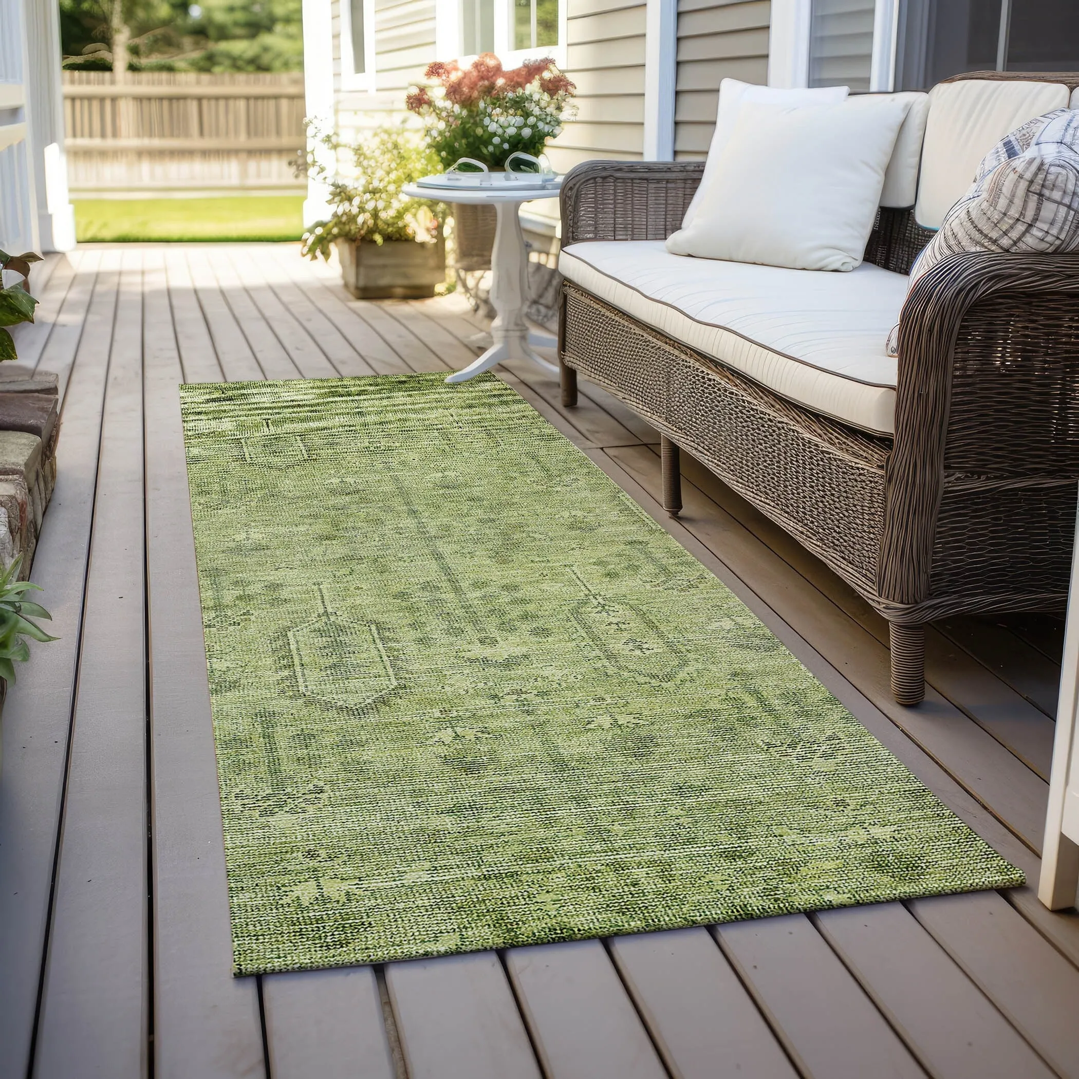 Machine Washable Indoor/ Outdoor Chantille Traditional Distressed Rug