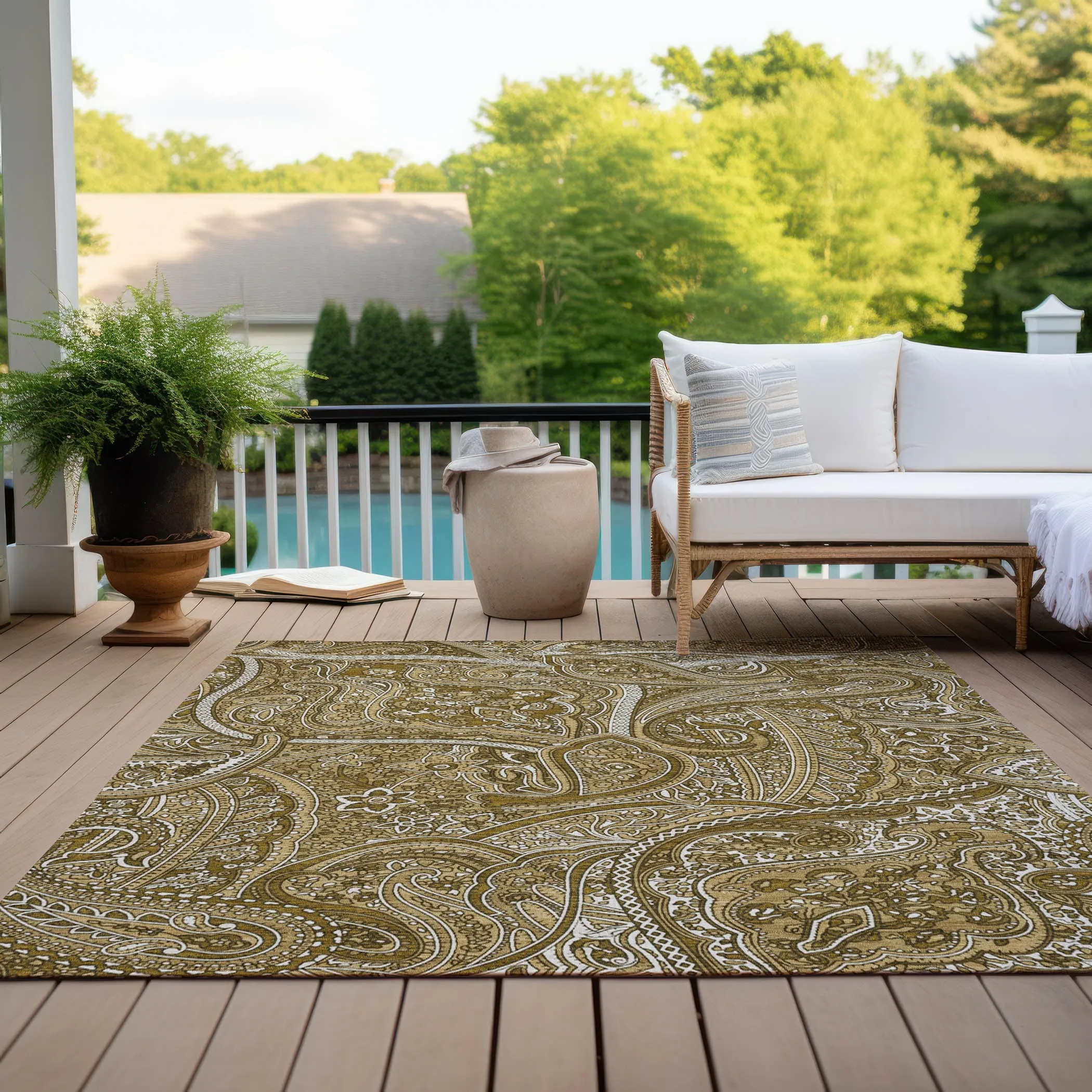 Machine Washable Indoor/ Outdoor Chantille Traditional Paisley Rug