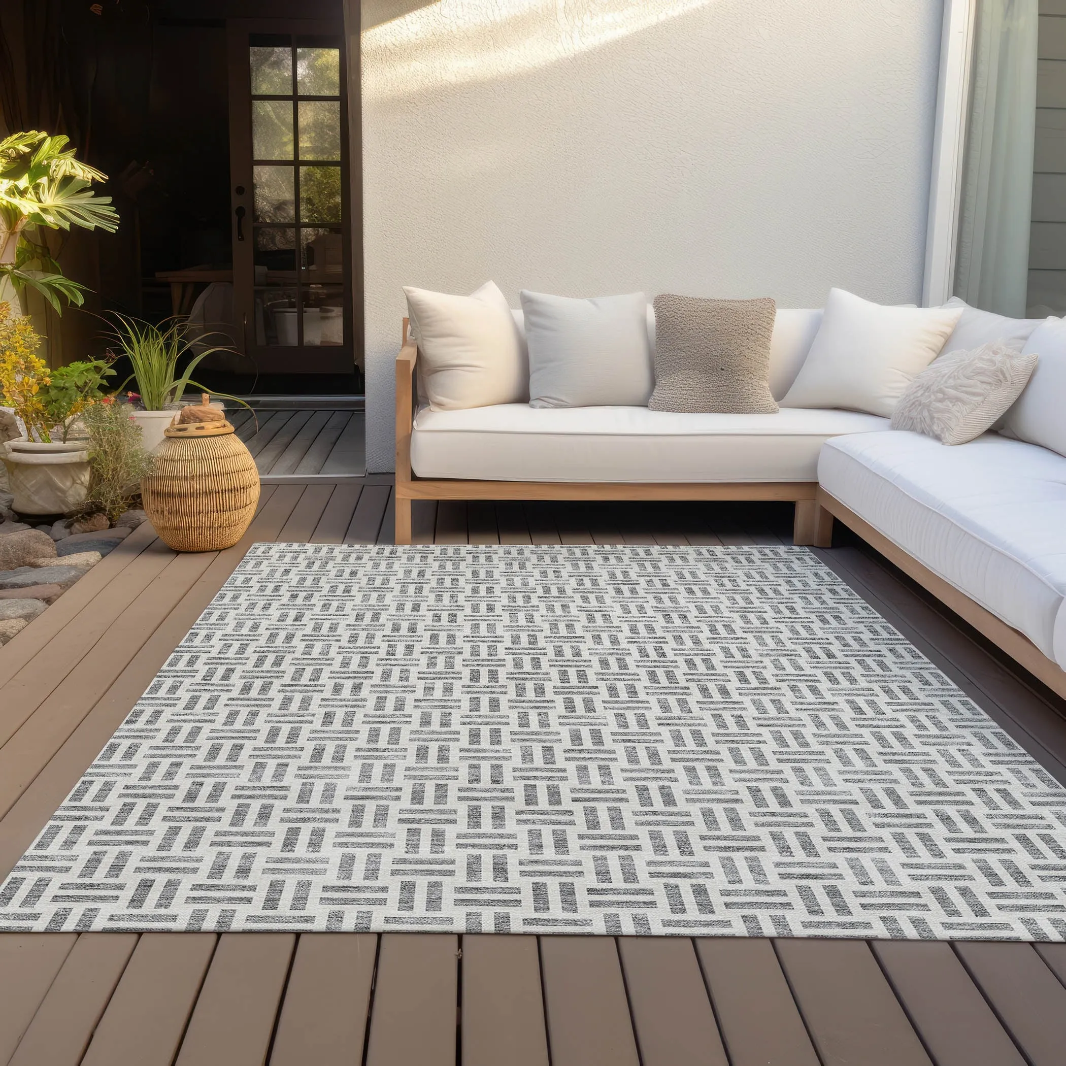 Machine Washable Indoor/ Outdoor Contemporary Basketweave Chantille Rug