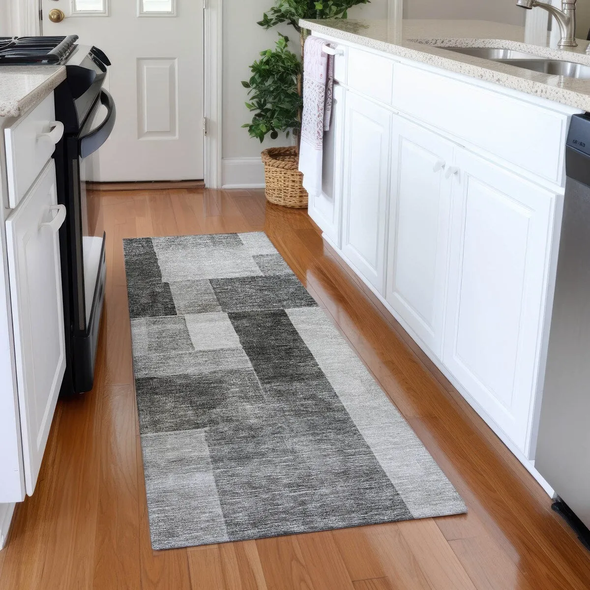 Machine Washable Indoor/ Outdoor Contemporary Geo Chantille Rug