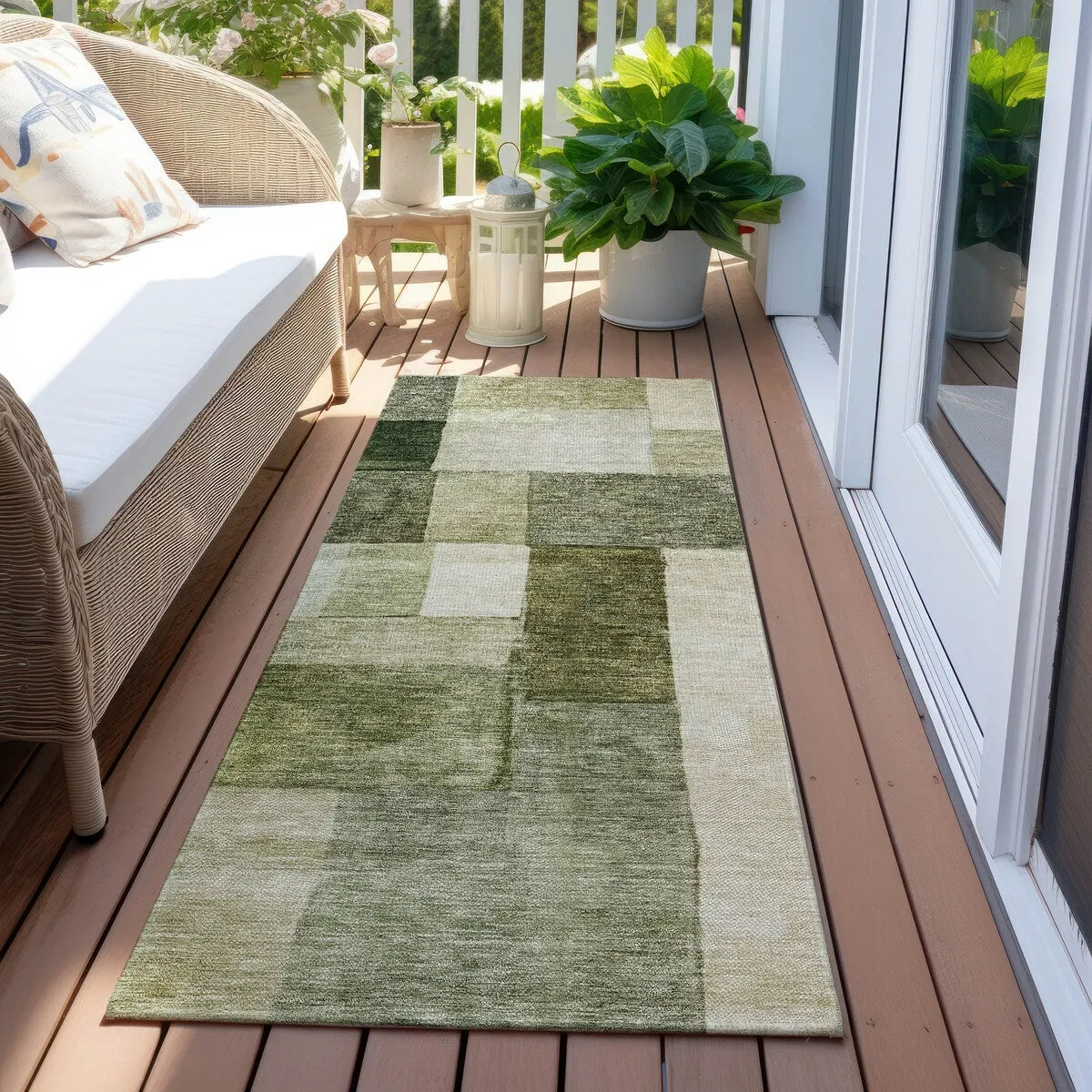 Machine Washable Indoor/ Outdoor Contemporary Geo Chantille Rug