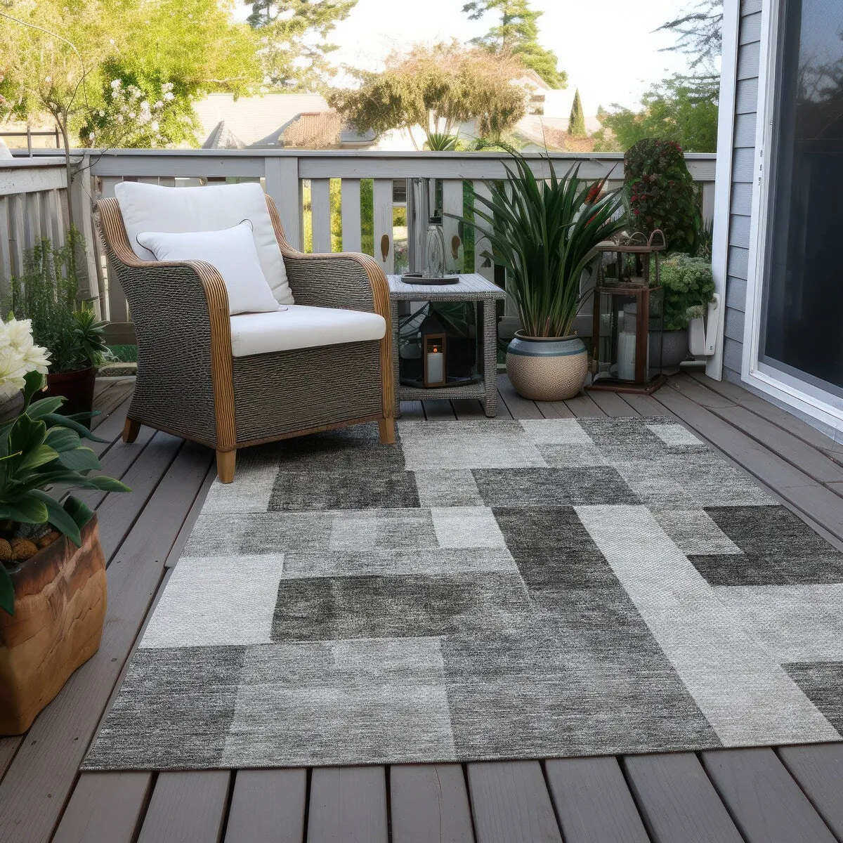 Machine Washable Indoor/ Outdoor Contemporary Geo Chantille Rug