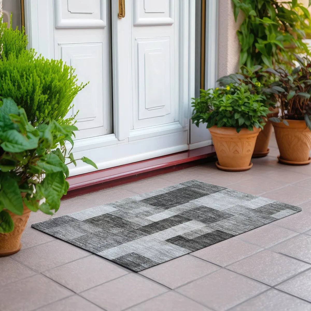 Machine Washable Indoor/ Outdoor Contemporary Geo Chantille Rug