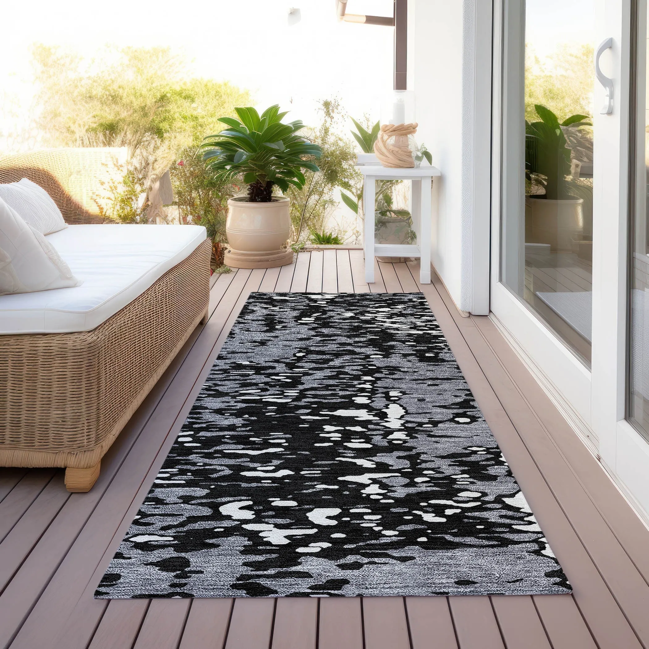 Machine Washable Indoor/ Outdoor Modern Abstract Chantille Rug