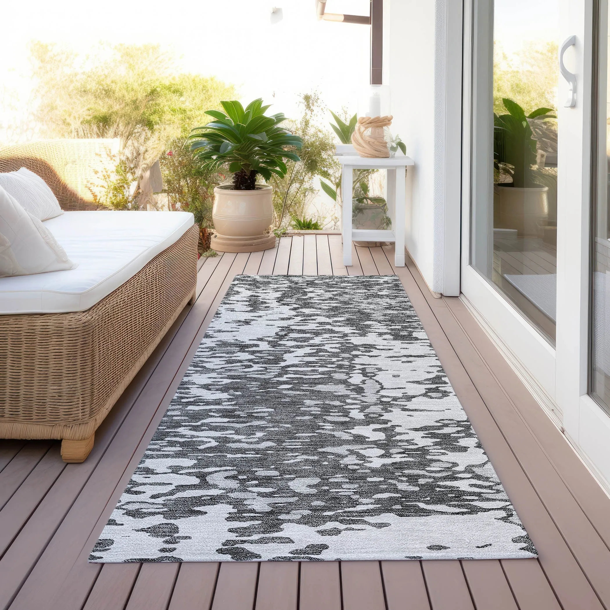 Machine Washable Indoor/ Outdoor Modern Abstract Chantille Rug