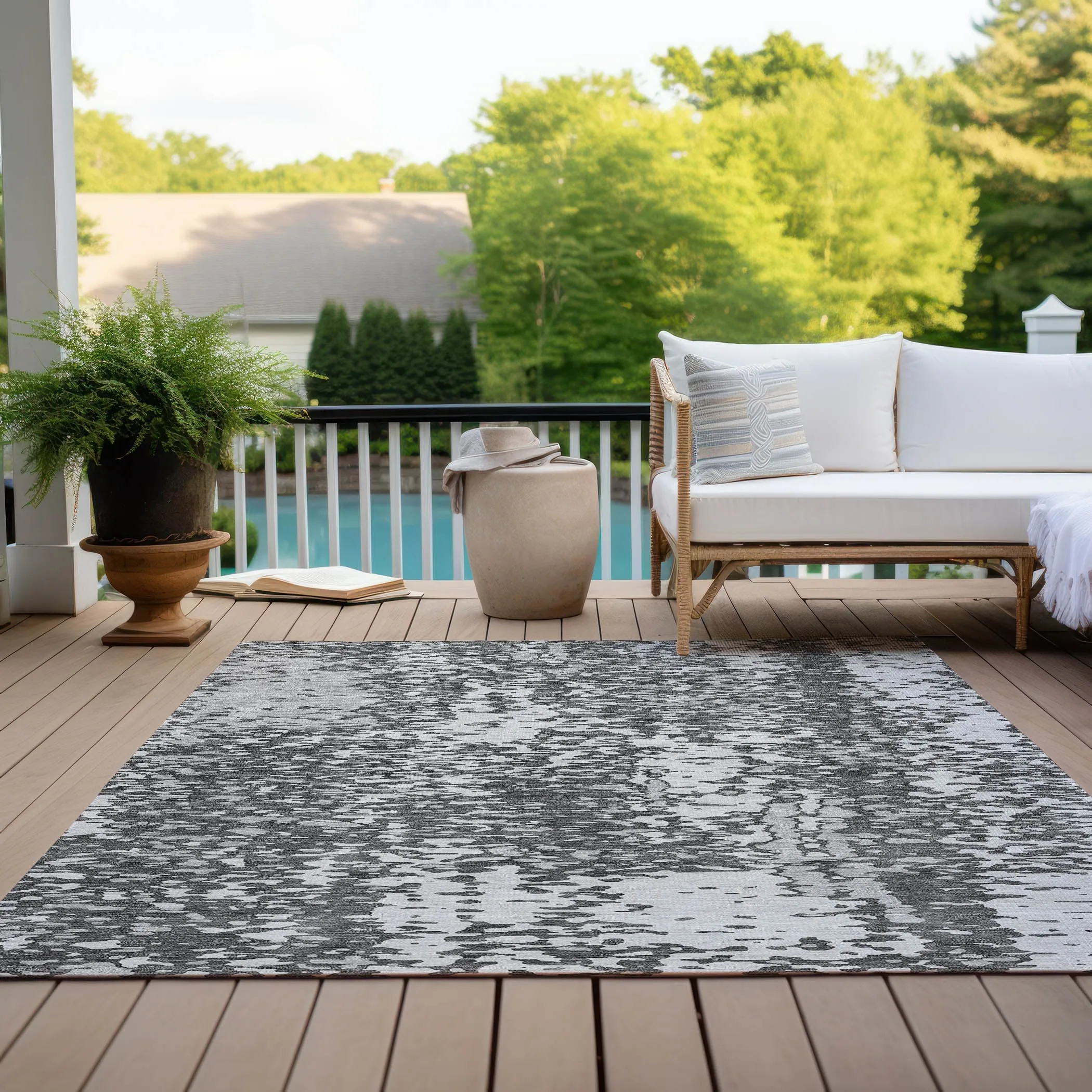 Machine Washable Indoor/ Outdoor Modern Abstract Chantille Rug