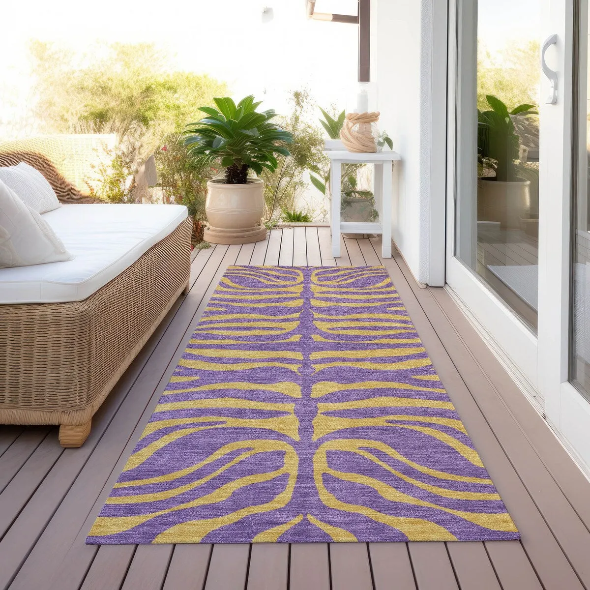 Machine Washable Indoor/ Outdoor Modern Animal Print Chantille Rug