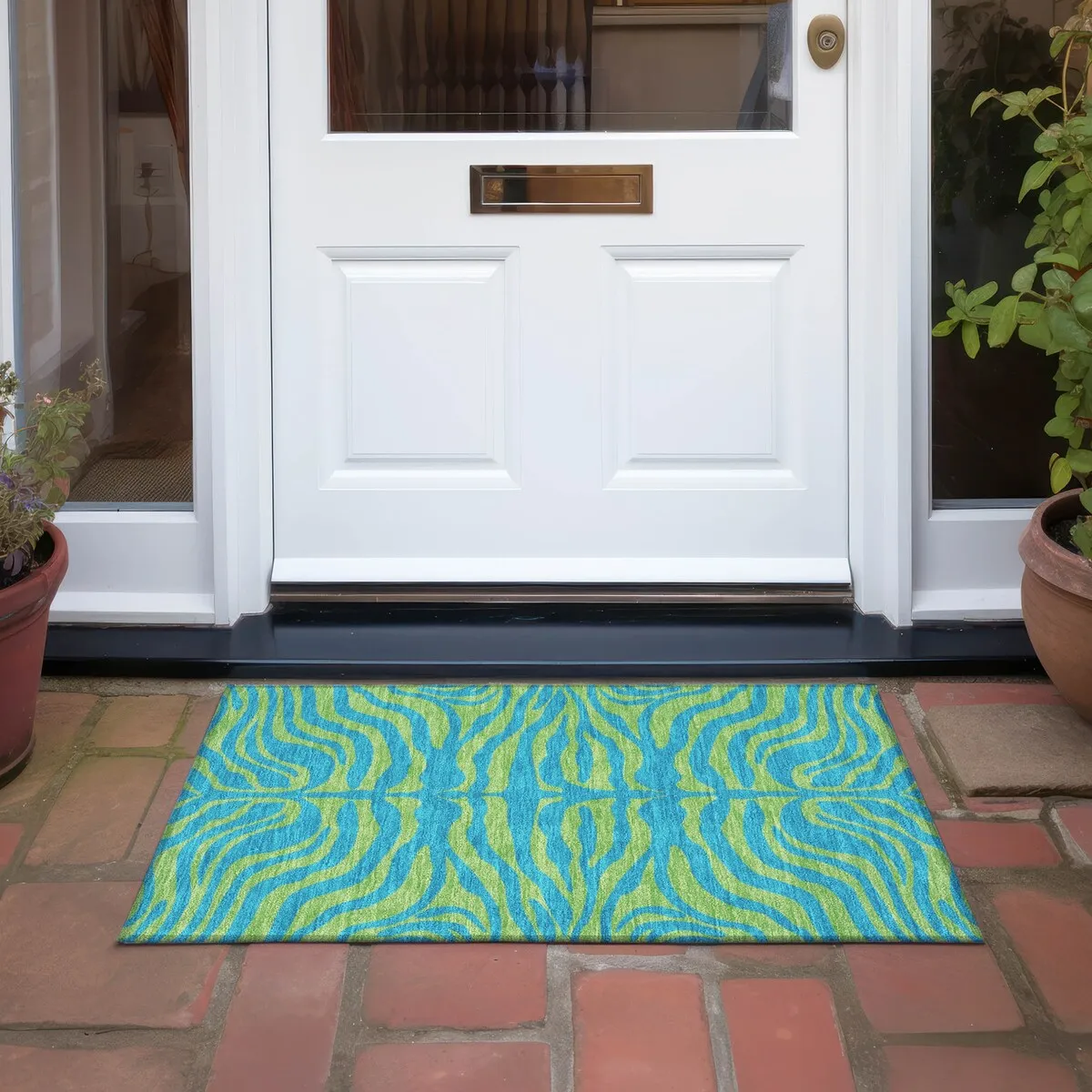 Machine Washable Indoor/ Outdoor Modern Animal Print Chantille Rug