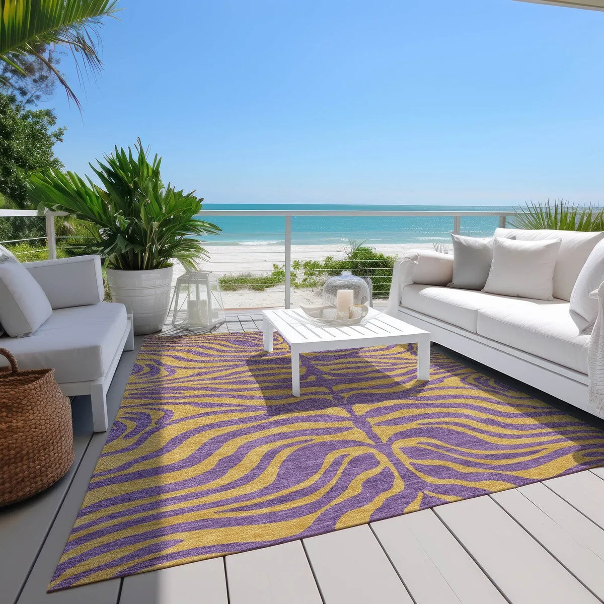 Machine Washable Indoor/ Outdoor Modern Animal Print Chantille Rug