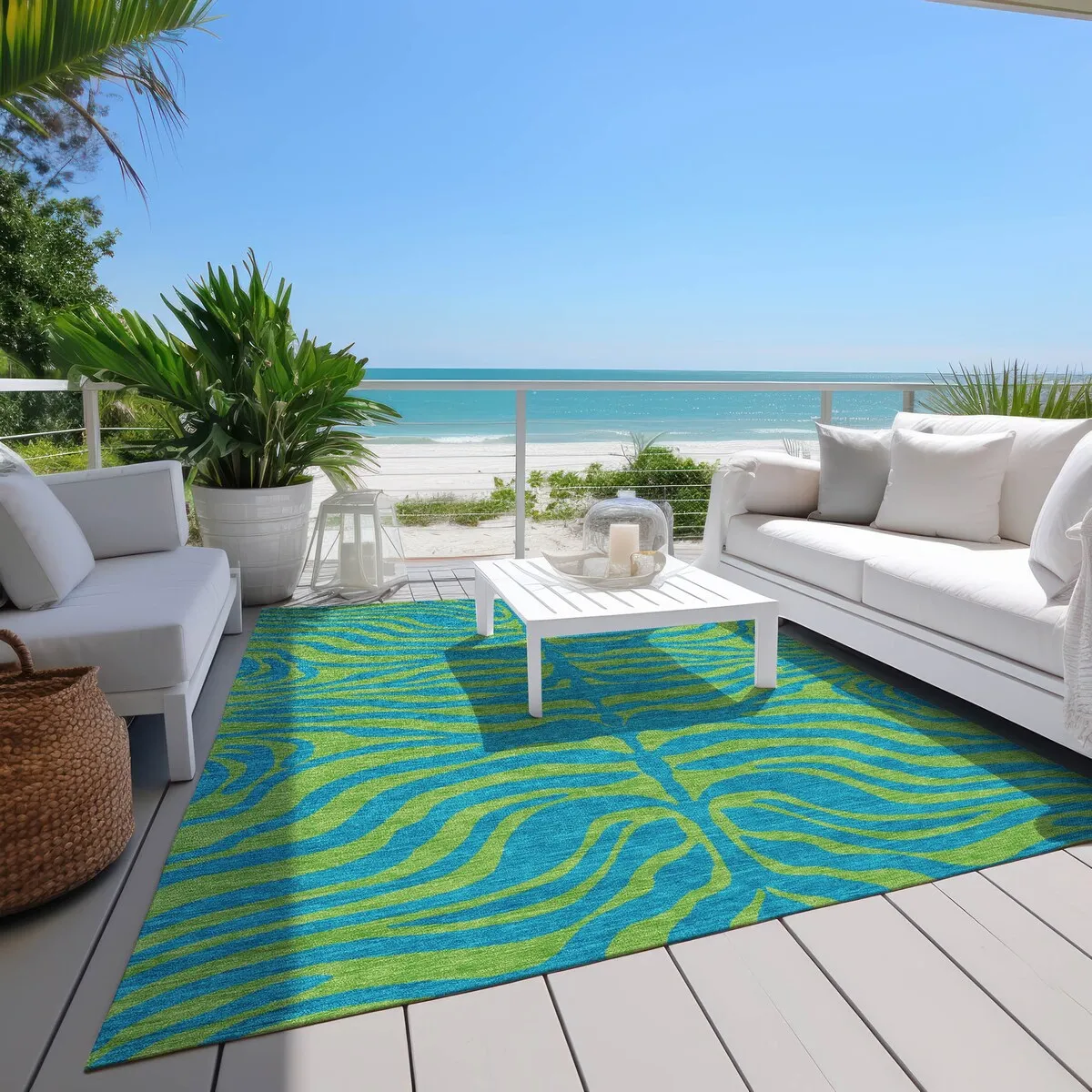 Machine Washable Indoor/ Outdoor Modern Animal Print Chantille Rug