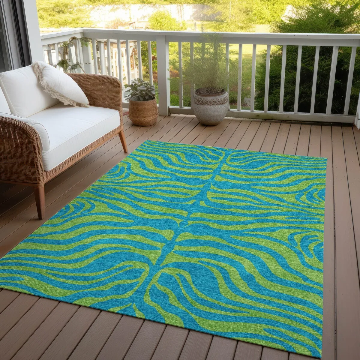 Machine Washable Indoor/ Outdoor Modern Animal Print Chantille Rug