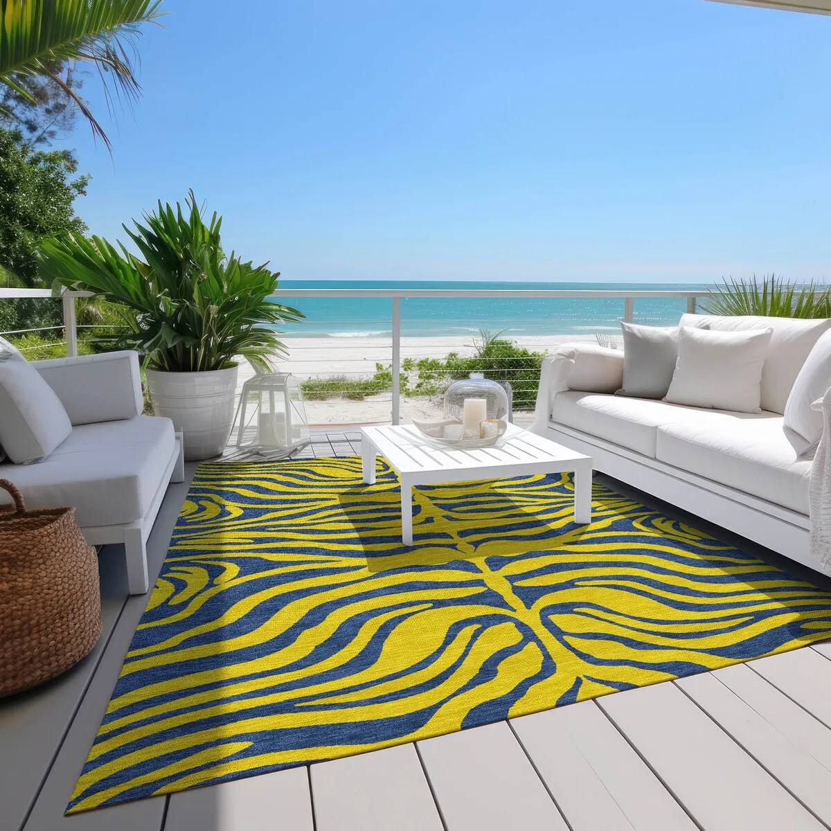 Machine Washable Indoor/ Outdoor Modern Animal Print Chantille Rug