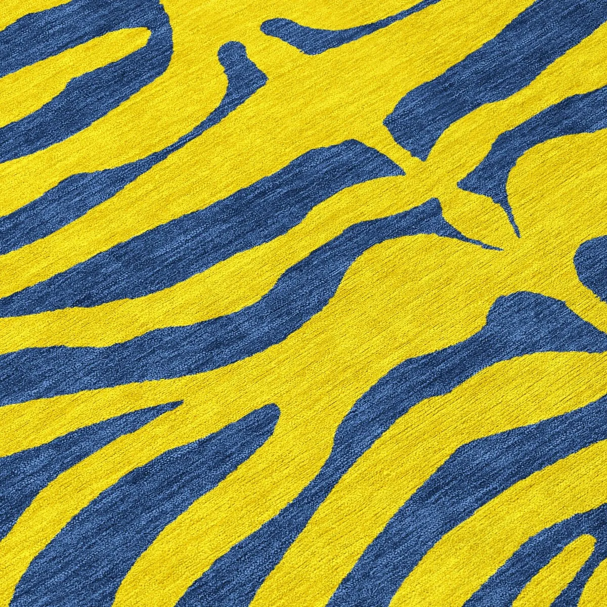 Machine Washable Indoor/ Outdoor Modern Animal Print Chantille Rug