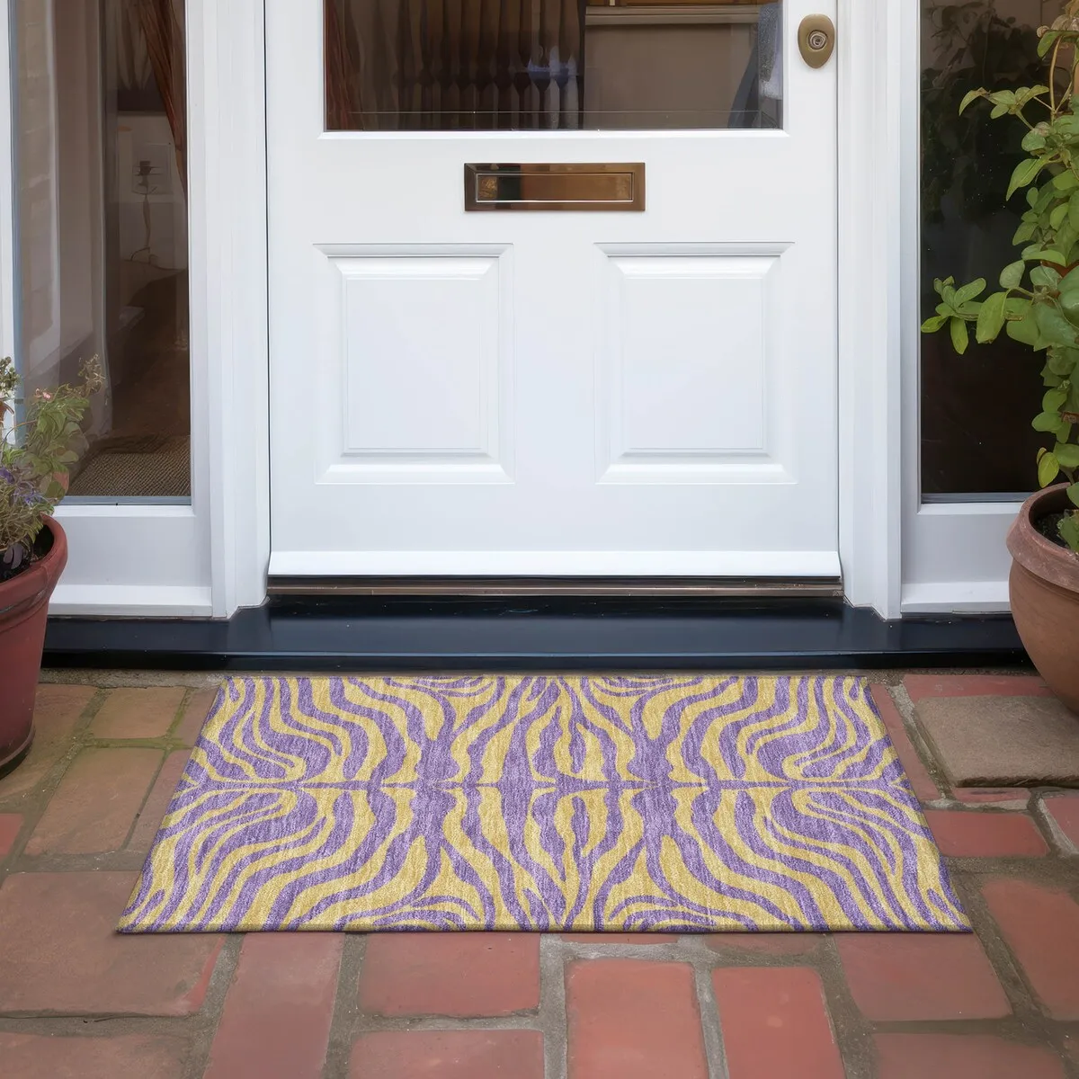 Machine Washable Indoor/ Outdoor Modern Animal Print Chantille Rug