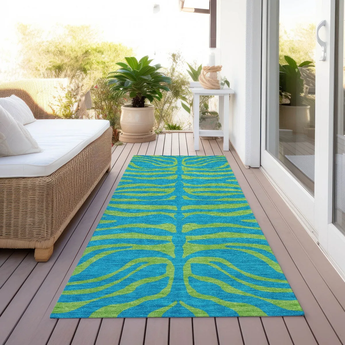 Machine Washable Indoor/ Outdoor Modern Animal Print Chantille Rug