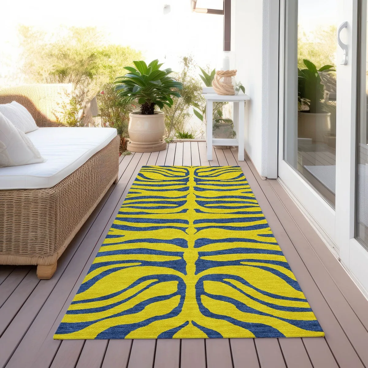 Machine Washable Indoor/ Outdoor Modern Animal Print Chantille Rug