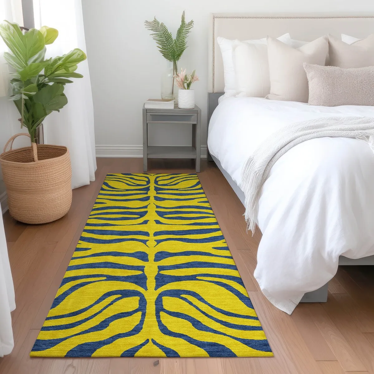 Machine Washable Indoor/ Outdoor Modern Animal Print Chantille Rug