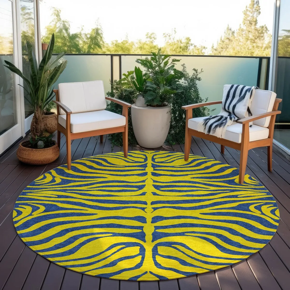 Machine Washable Indoor/ Outdoor Modern Animal Print Chantille Rug