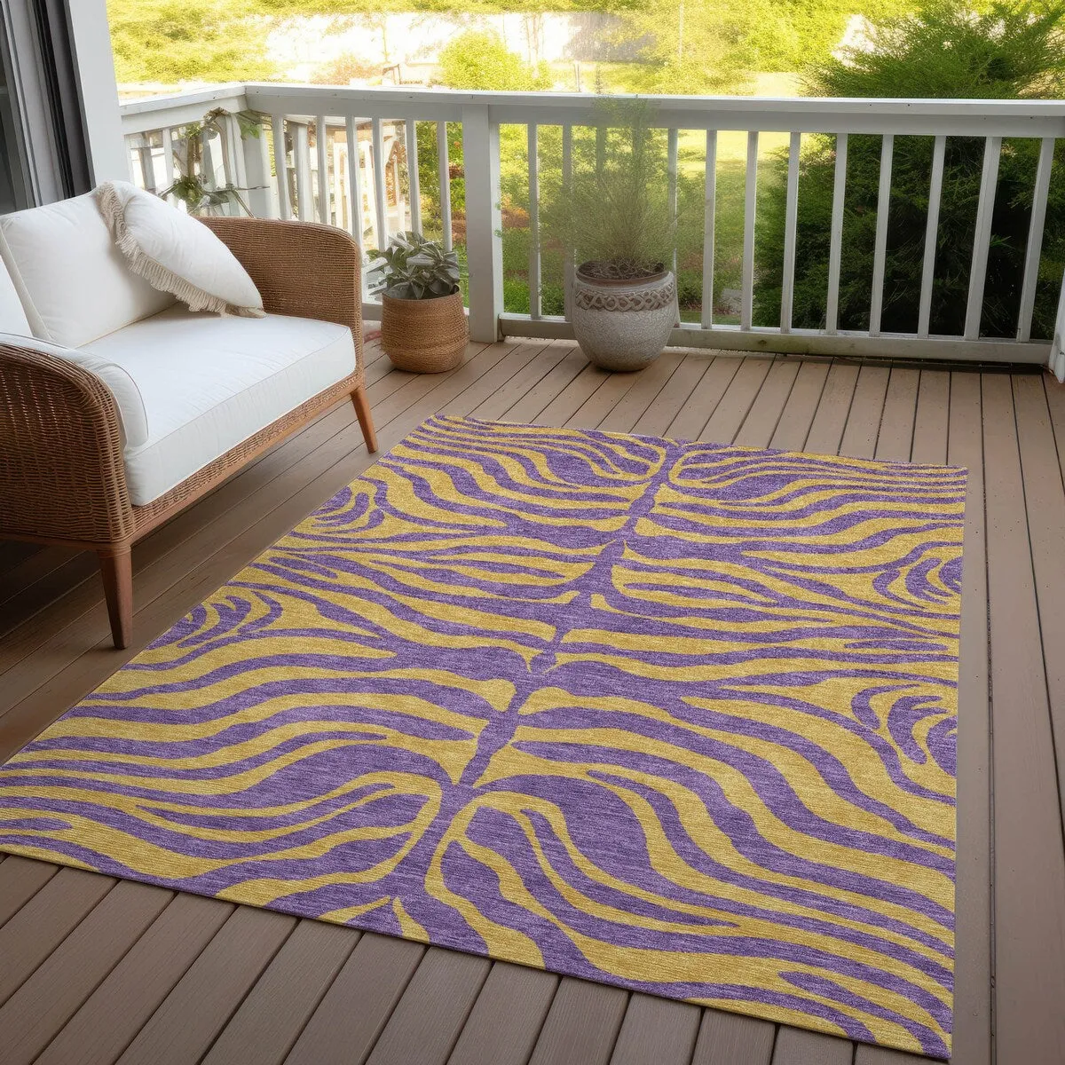Machine Washable Indoor/ Outdoor Modern Animal Print Chantille Rug