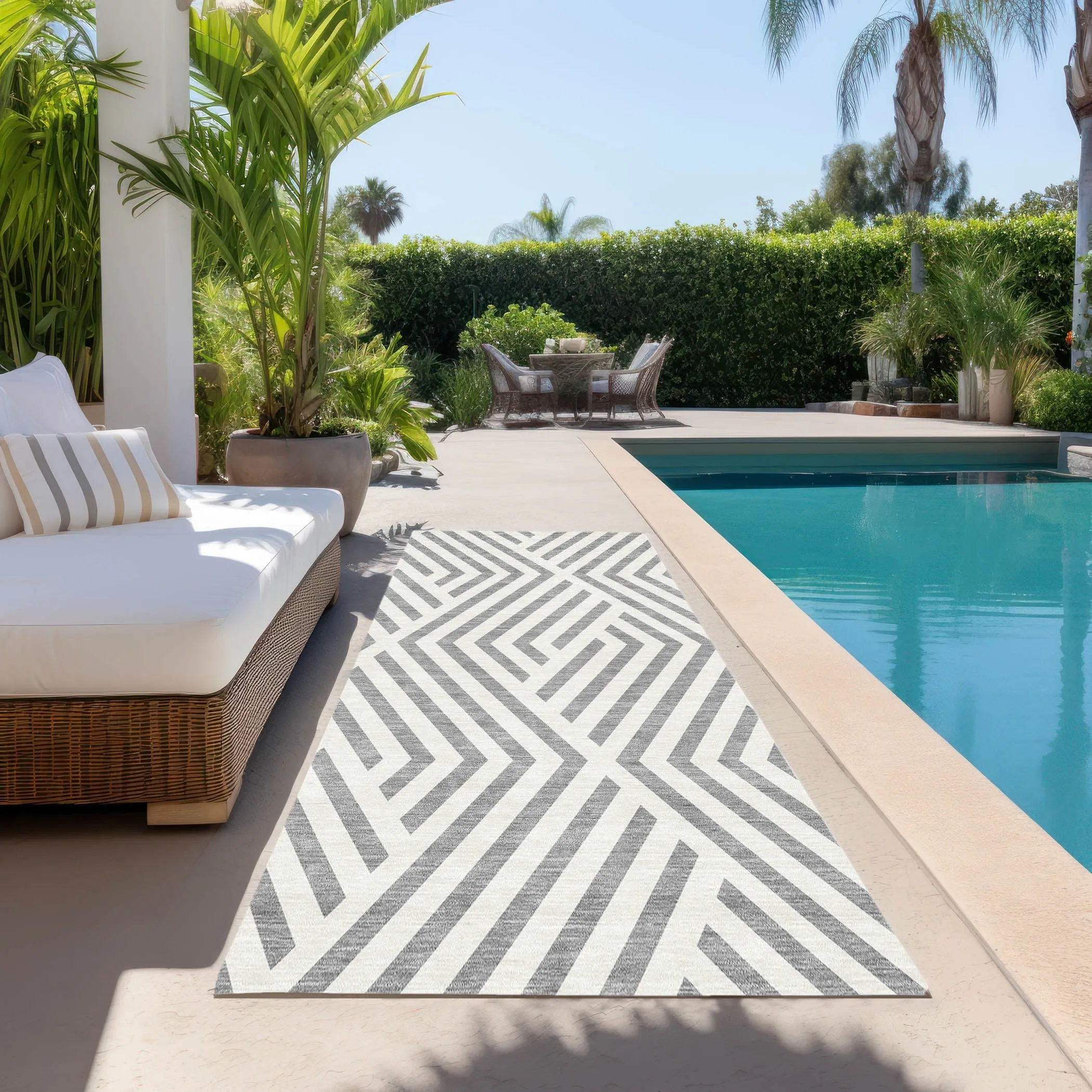 Machine Washable Indoor/ Outdoor Modern Diamonds Chantille Rug