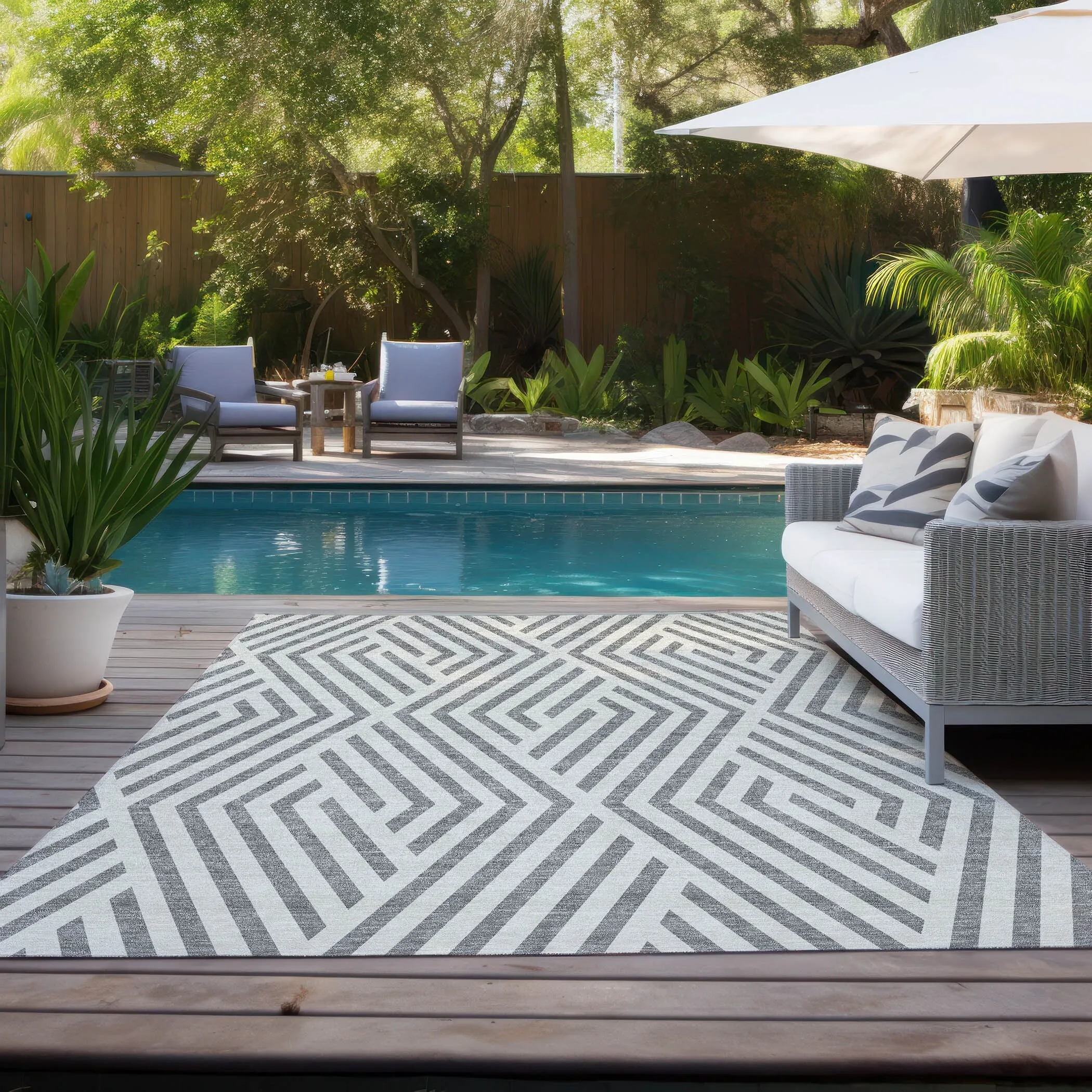 Machine Washable Indoor/ Outdoor Modern Diamonds Chantille Rug