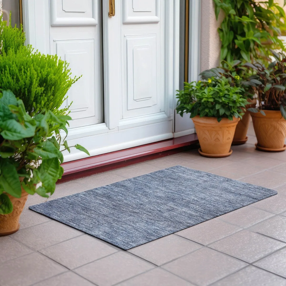 Machine Washable Indoor/ Outdoor Ombre Solid Chantille Rug