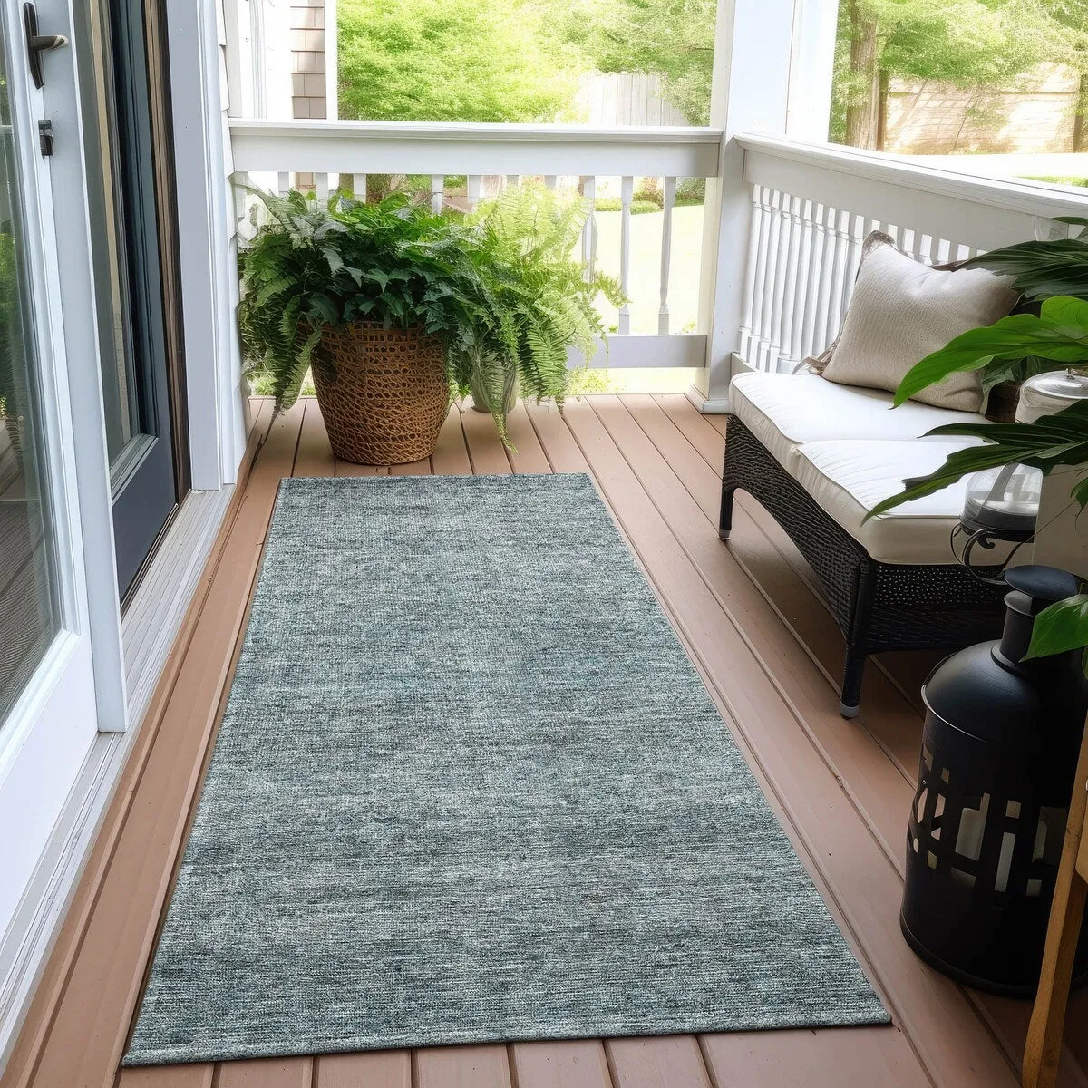 Machine Washable Indoor/ Outdoor Ombre Solid Chantille Rug