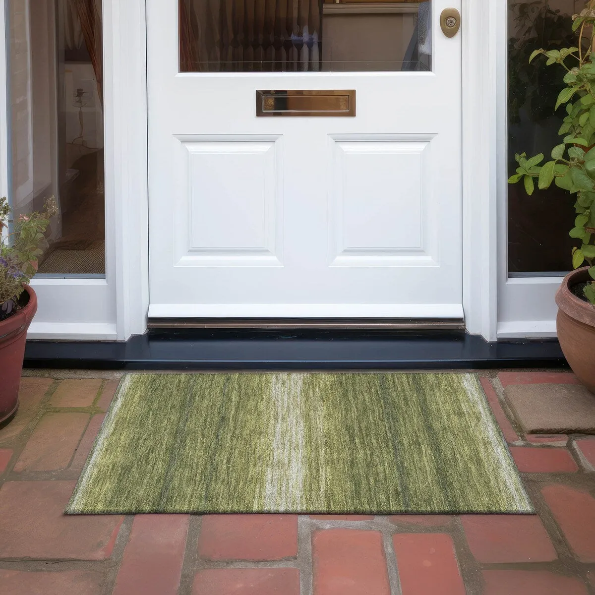 Machine Washable Indoor/ Outdoor Ombre Stripe Chantille Rug