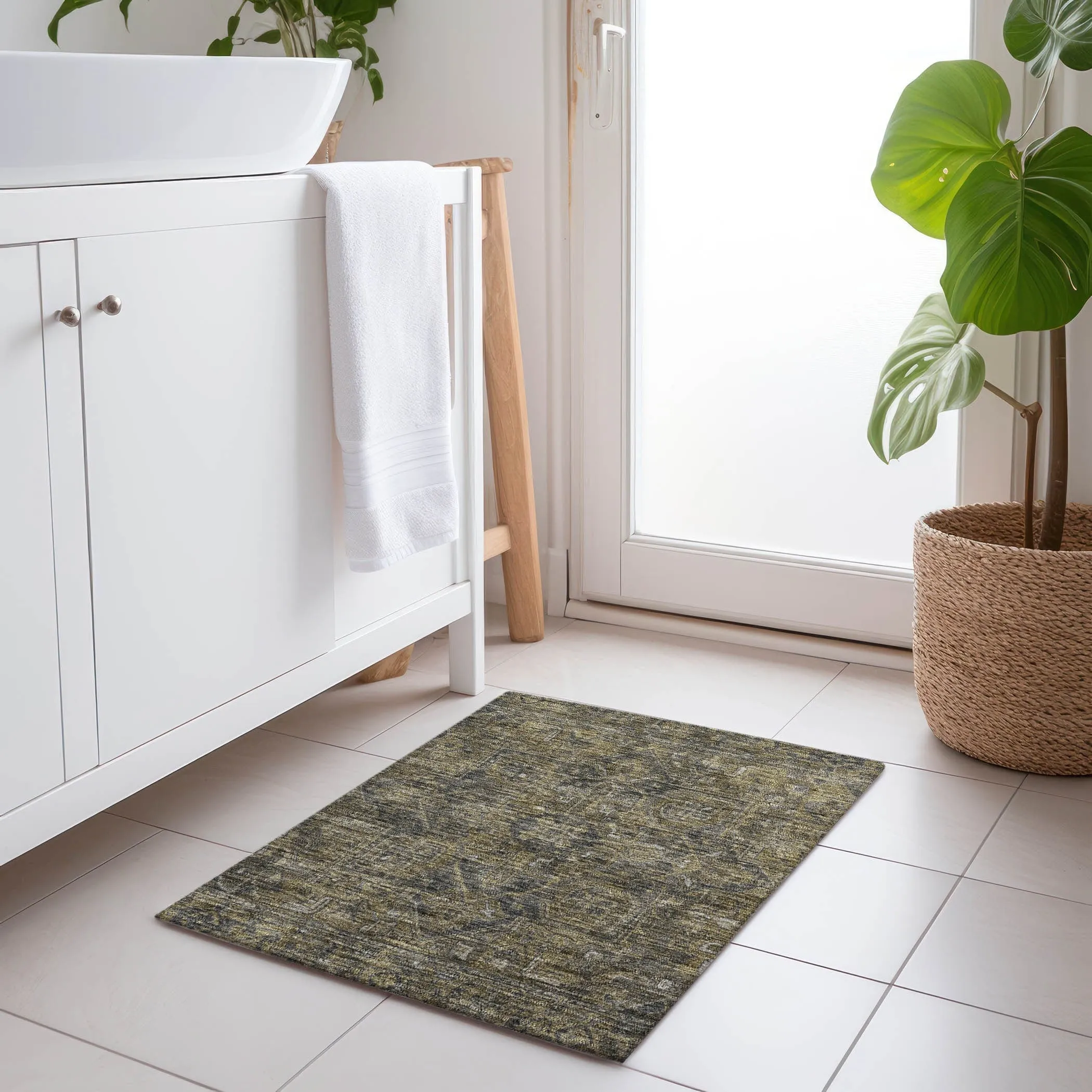 Machine Washable Indoor/ Outdoor Traditional Persian Chantille Rug