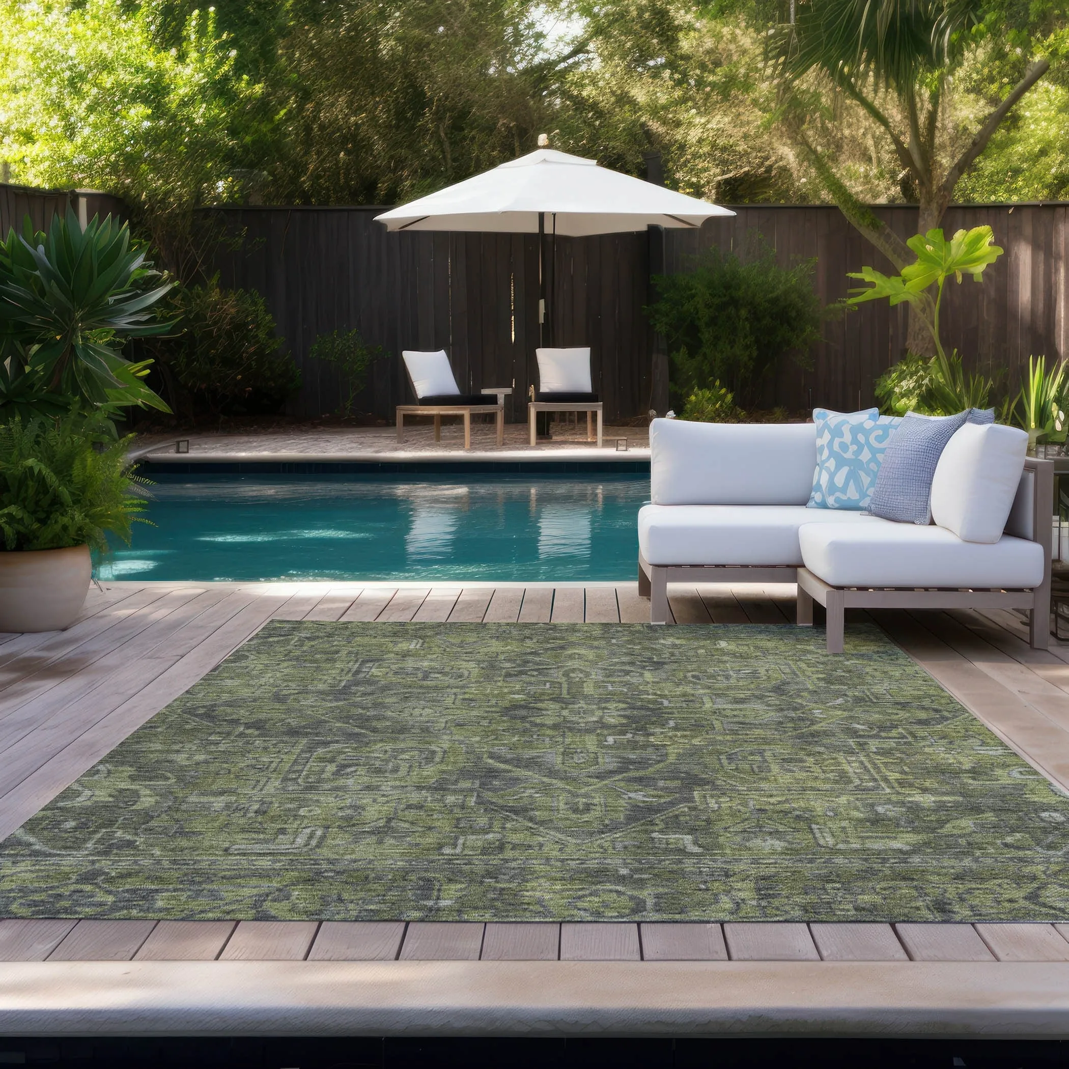 Machine Washable Indoor/ Outdoor Traditional Persian Chantille Rug