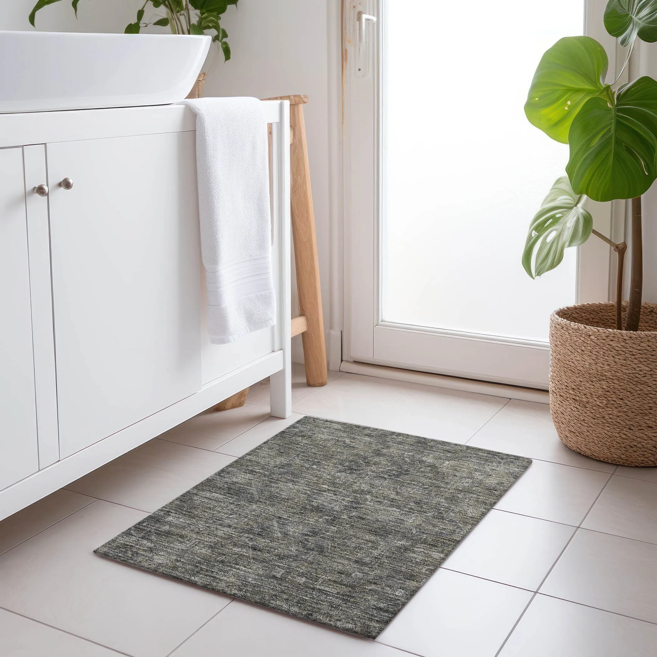 Machine Washable Indoor/ Outdoor Traditional Persian Chantille Rug