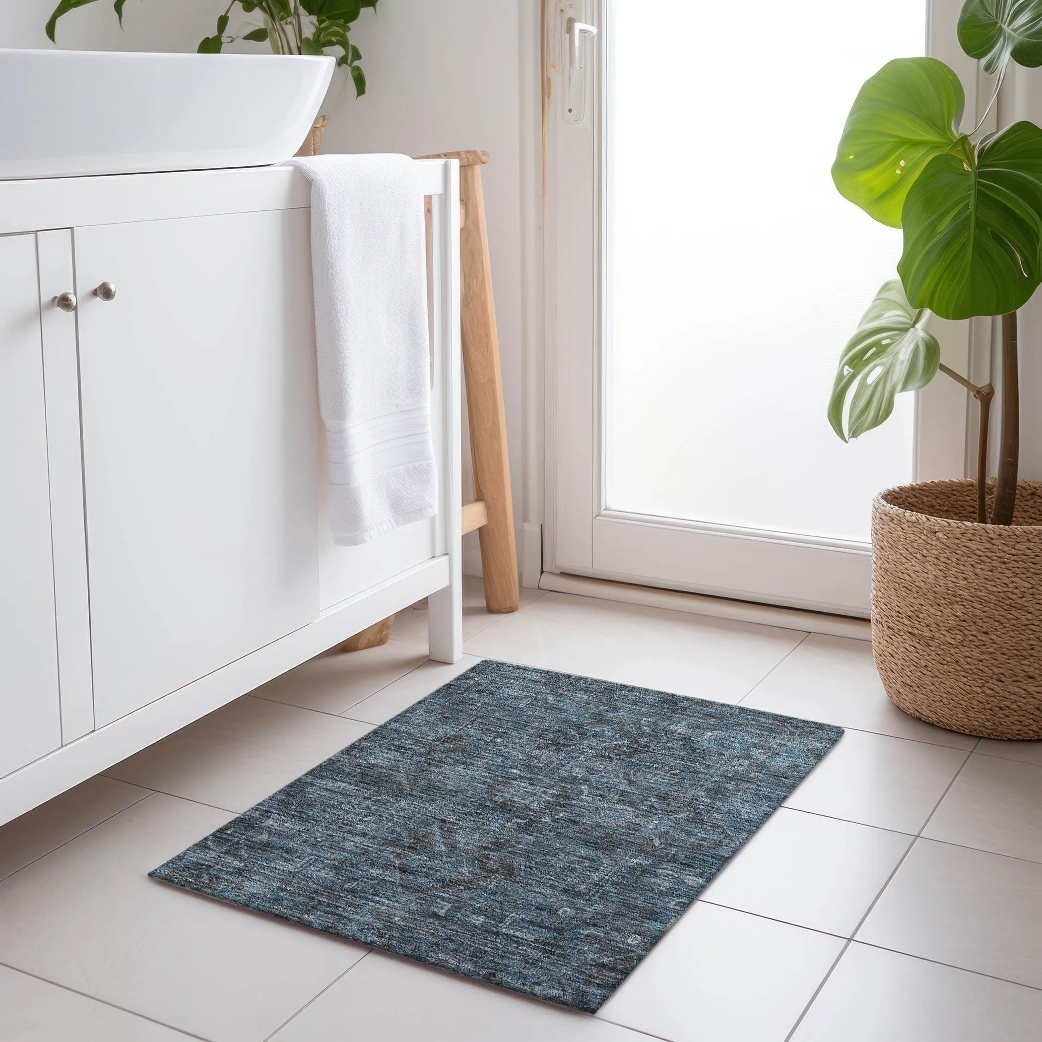 Machine Washable Indoor/ Outdoor Traditional Persian Chantille Rug
