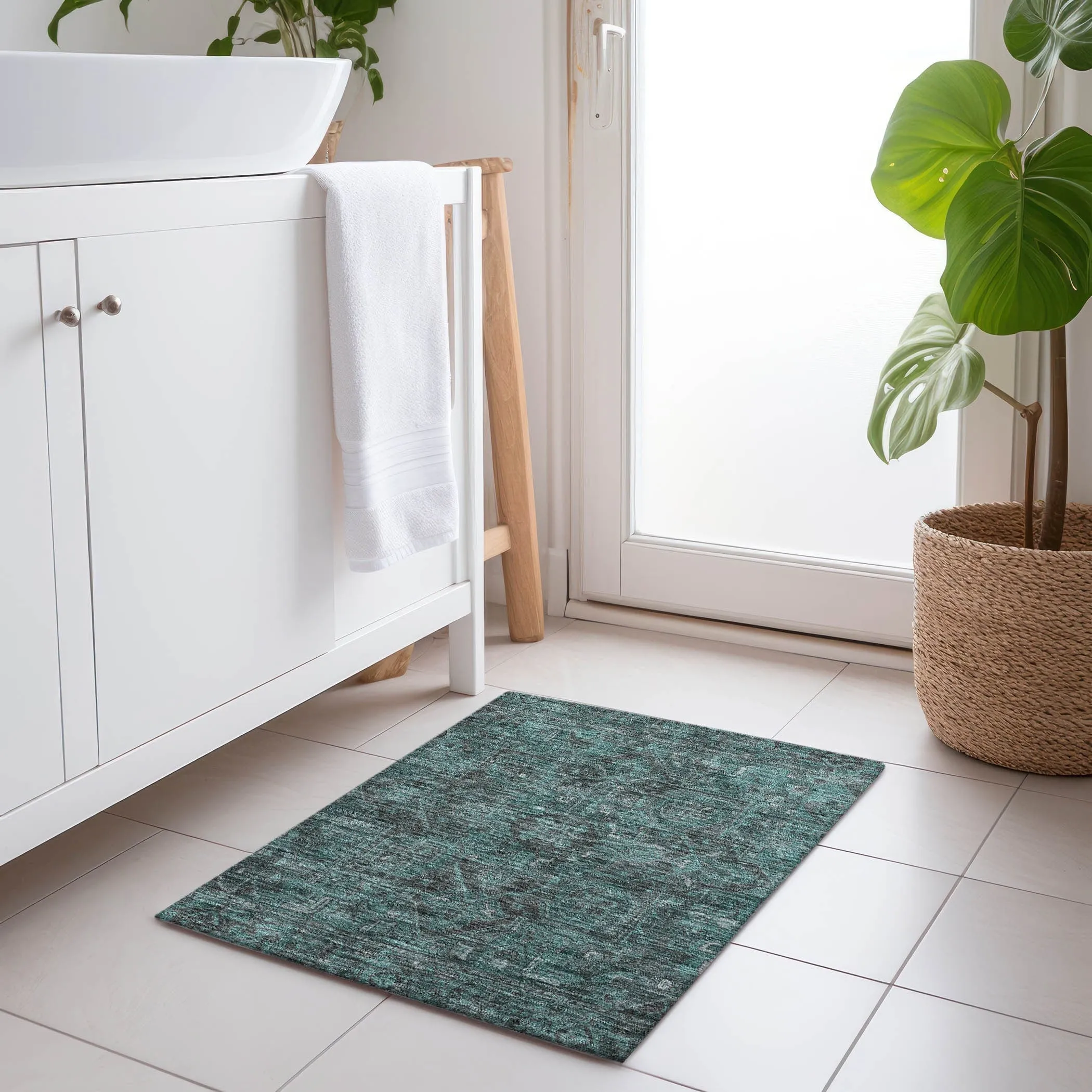 Machine Washable Indoor/ Outdoor Traditional Persian Chantille Rug