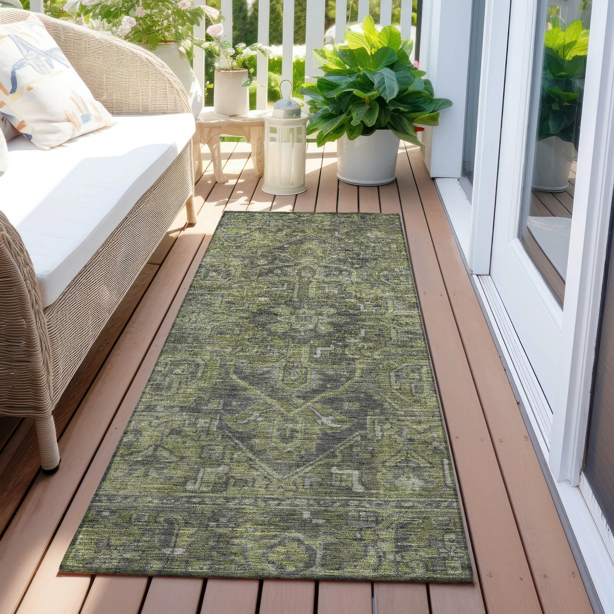 Machine Washable Indoor/ Outdoor Traditional Persian Chantille Rug