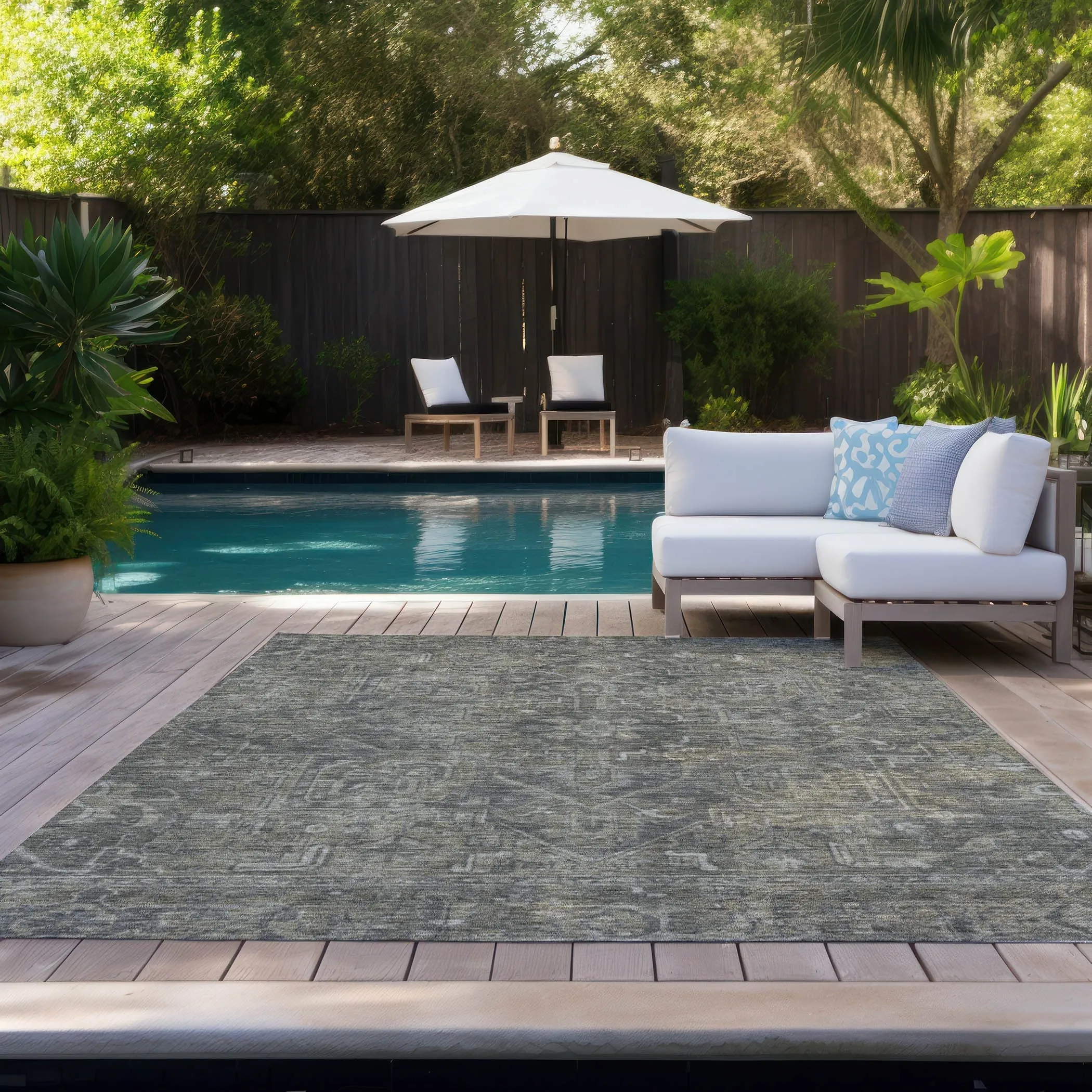 Machine Washable Indoor/ Outdoor Traditional Persian Chantille Rug