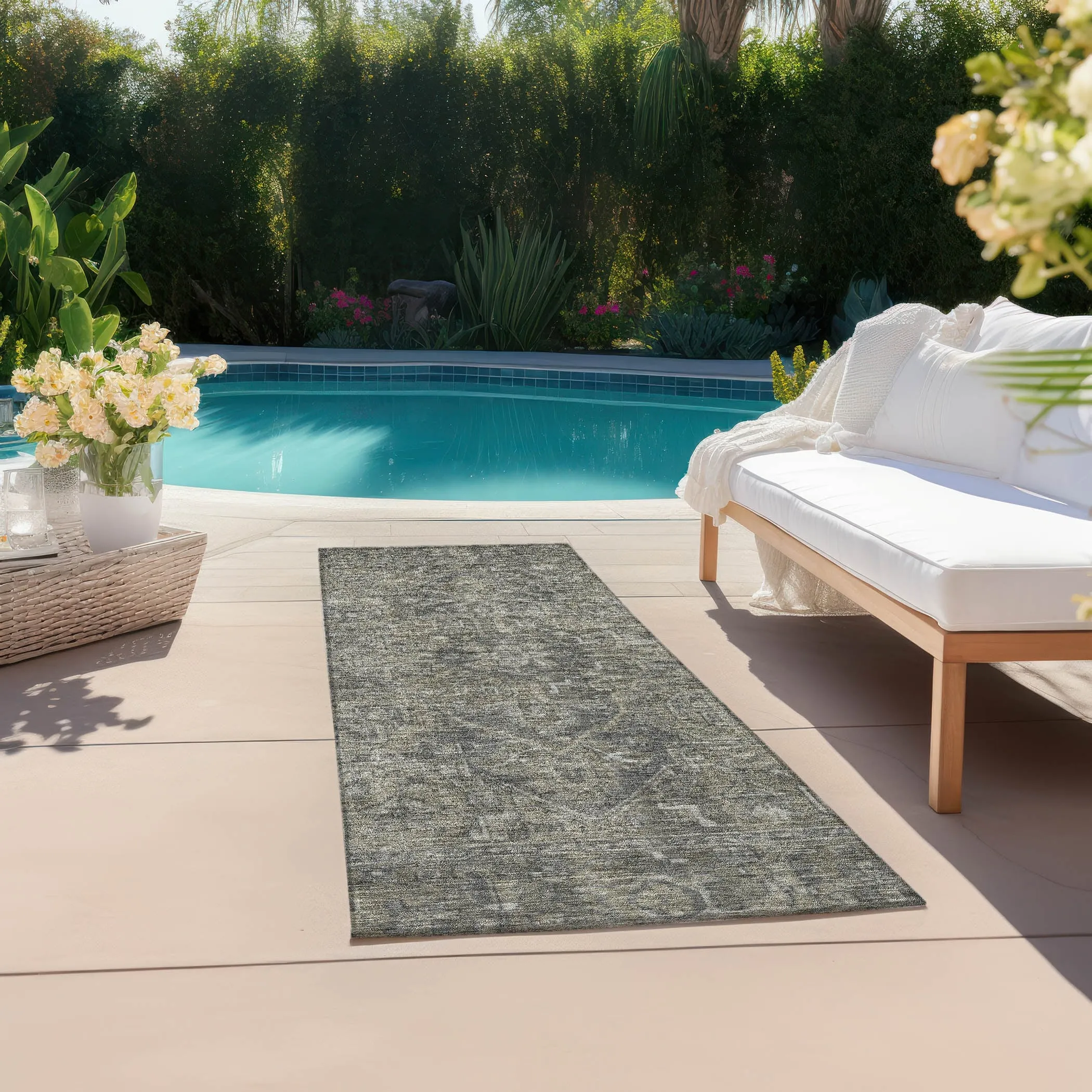 Machine Washable Indoor/ Outdoor Traditional Persian Chantille Rug