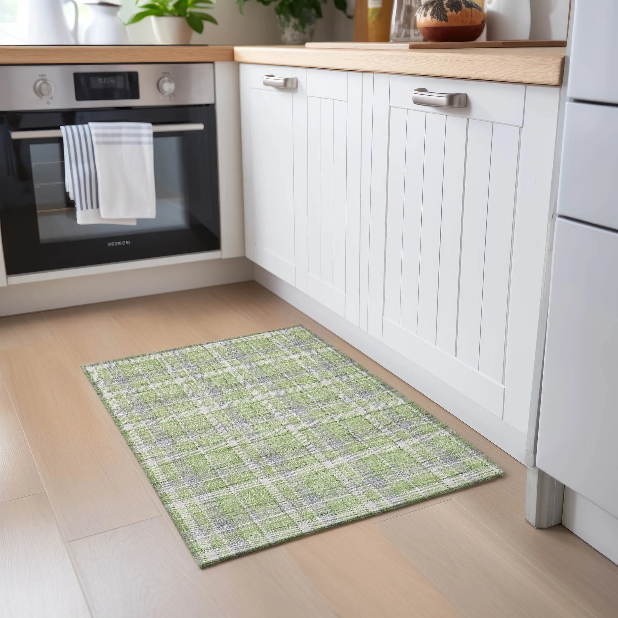 Machine Washable Indoor/ Outdoor Traditional Plaid Chantille Rug