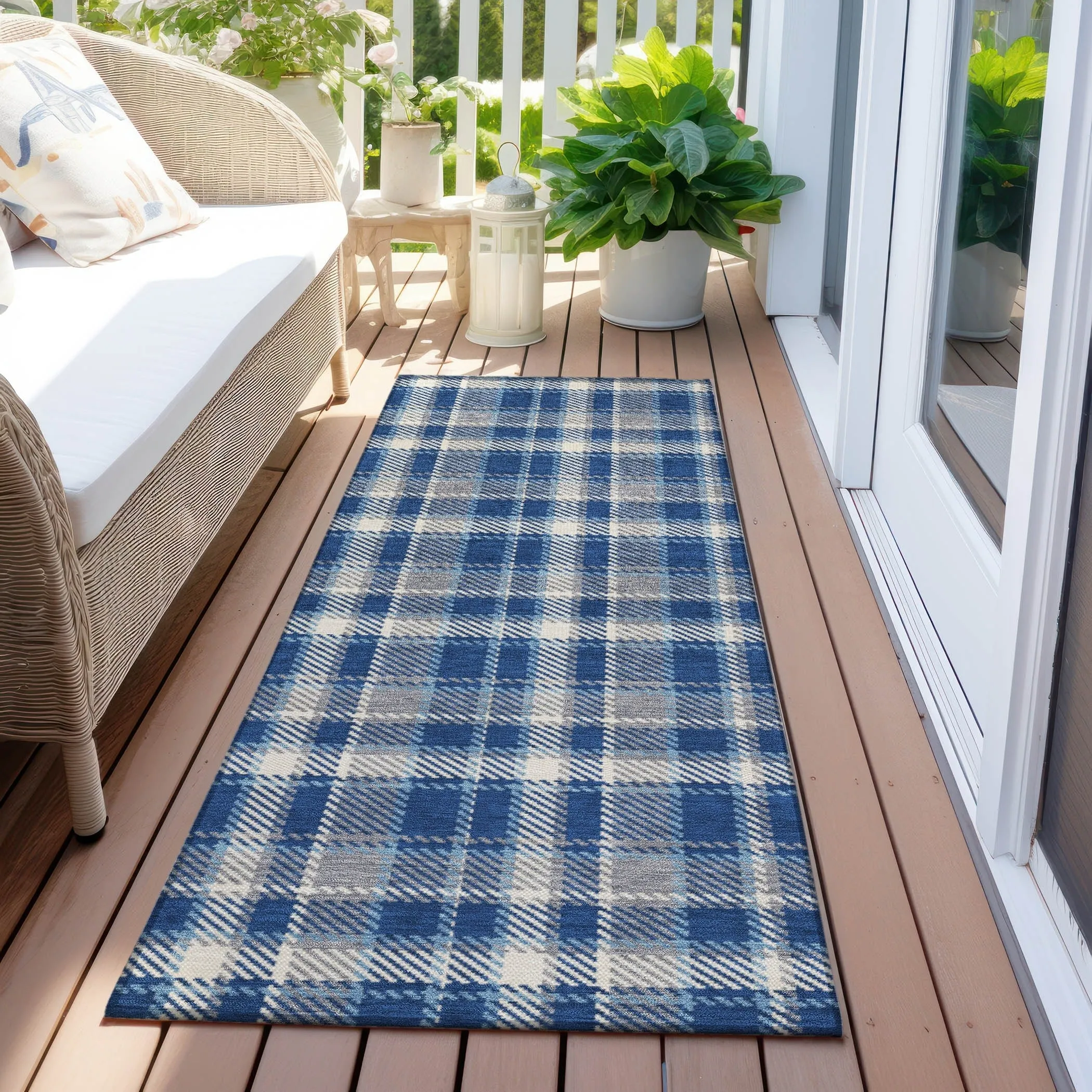 Machine Washable Indoor/ Outdoor Traditional Plaid Chantille Rug