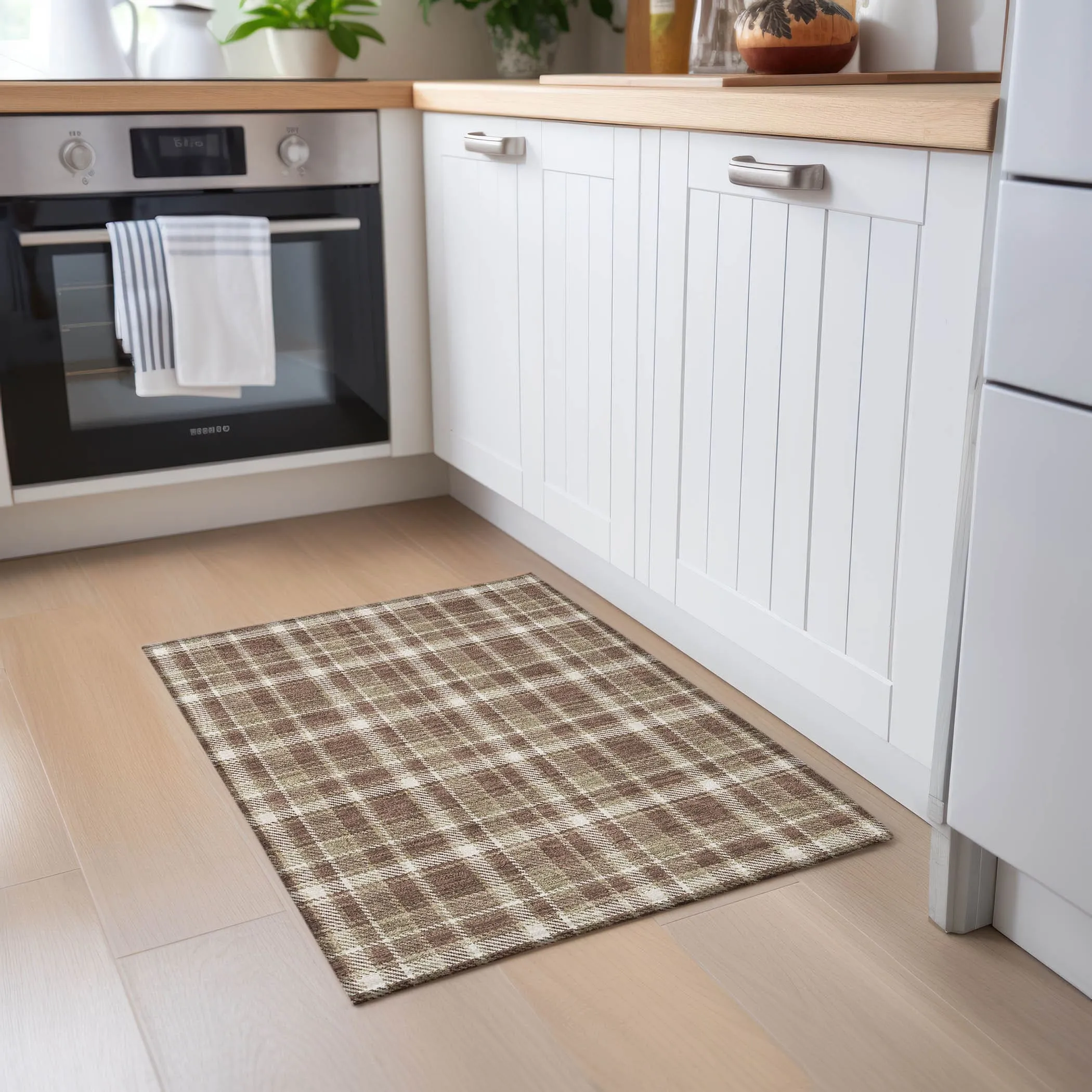 Machine Washable Indoor/ Outdoor Traditional Plaid Chantille Rug