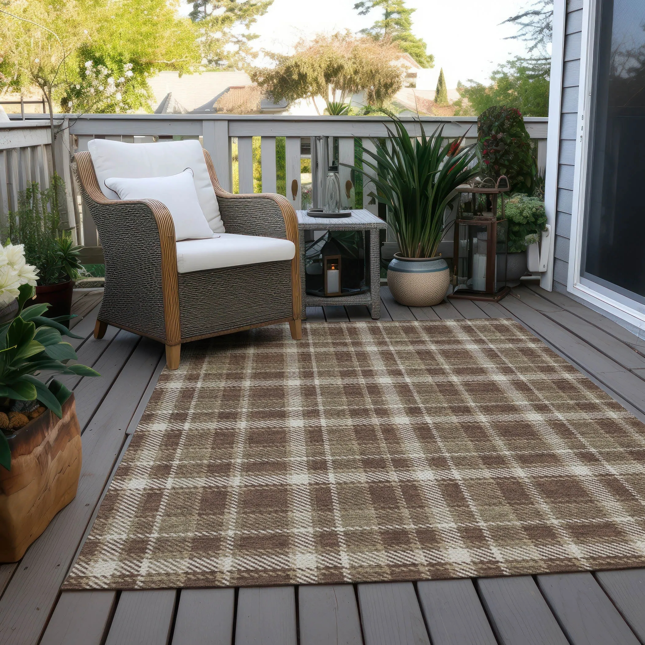 Machine Washable Indoor/ Outdoor Traditional Plaid Chantille Rug