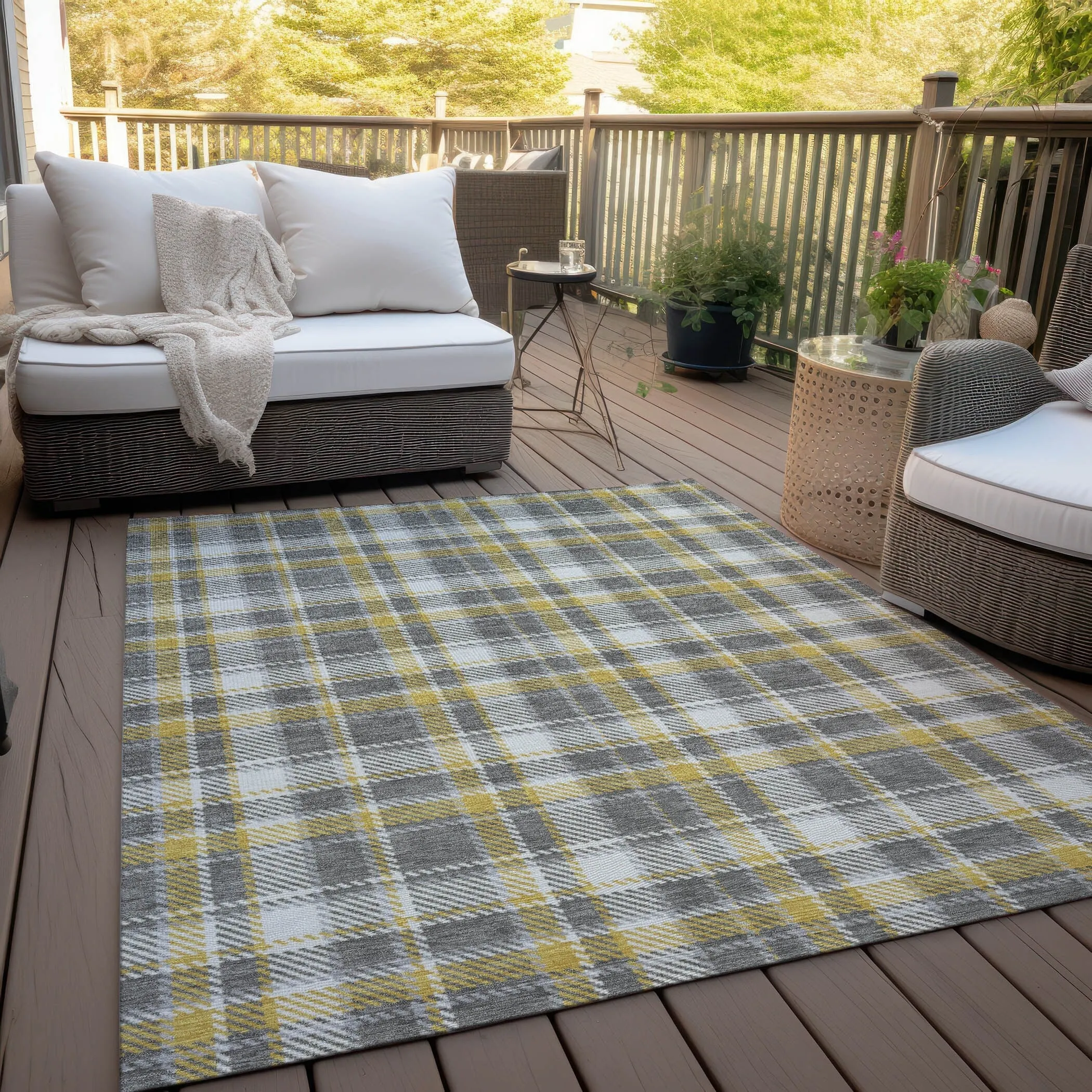 Machine Washable Indoor/ Outdoor Traditional Plaid Chantille Rug