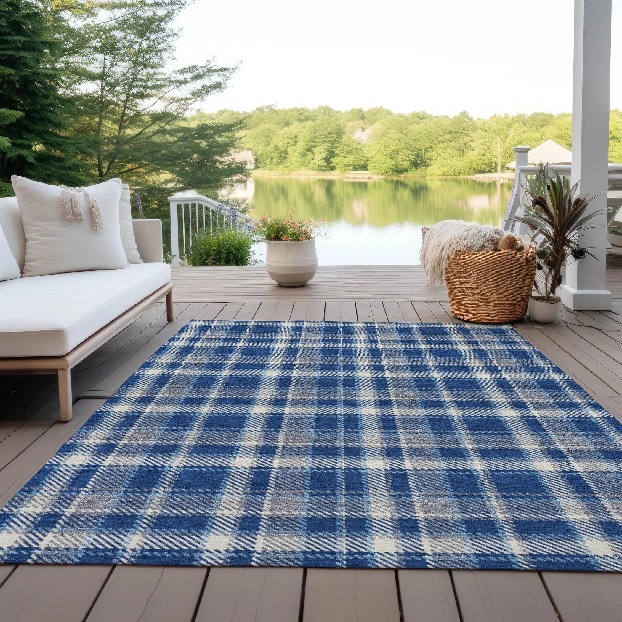 Machine Washable Indoor/ Outdoor Traditional Plaid Chantille Rug